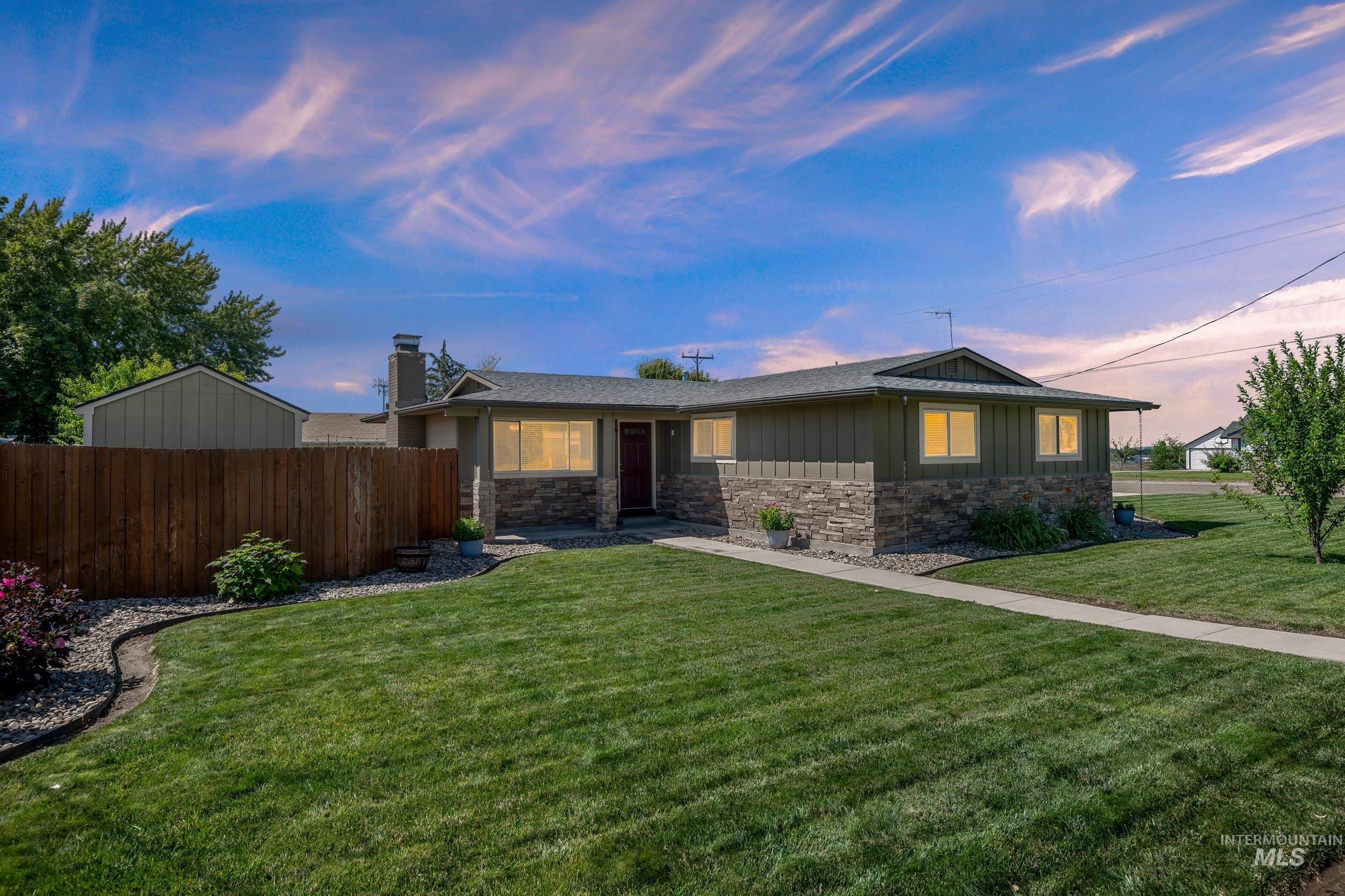 2104 Hillcrest Lane Property Photo 1