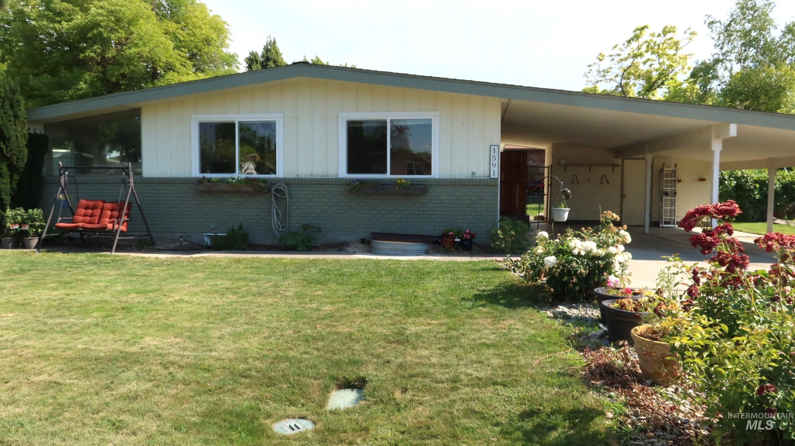 1591 Princeton Dr Property Photo 1
