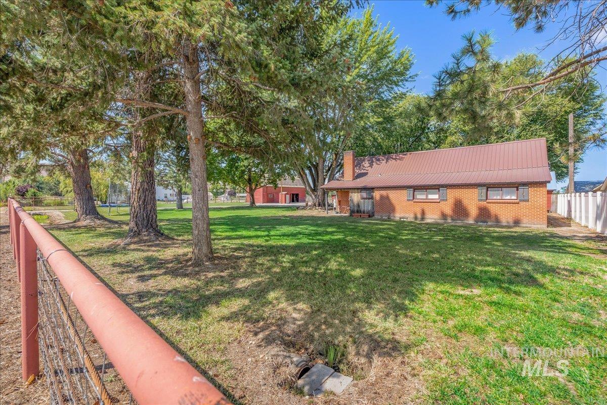 2525 S Johns Avenue Property Photo 1