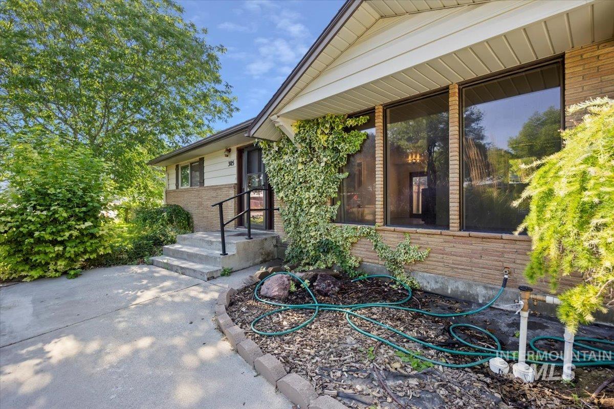 305 Lucille St. Property Photo 4