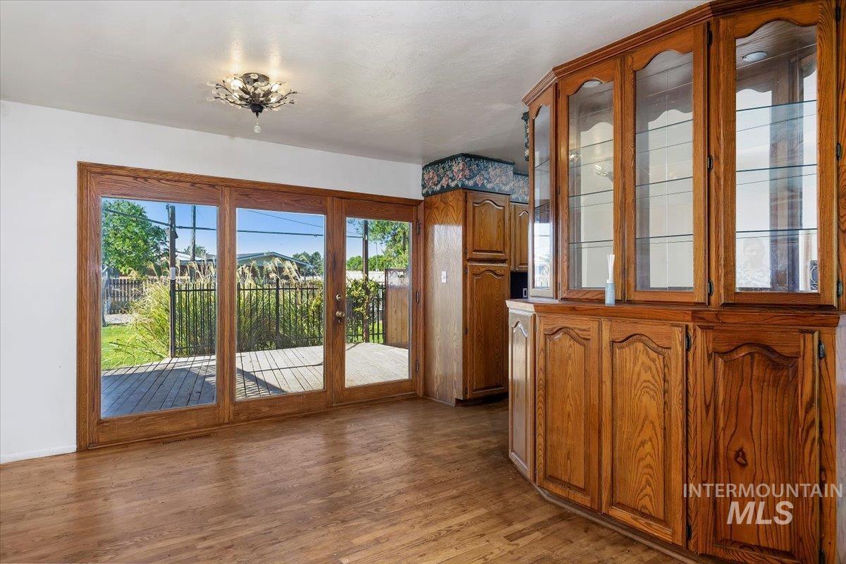 305 Lucille St. Property Photo 9