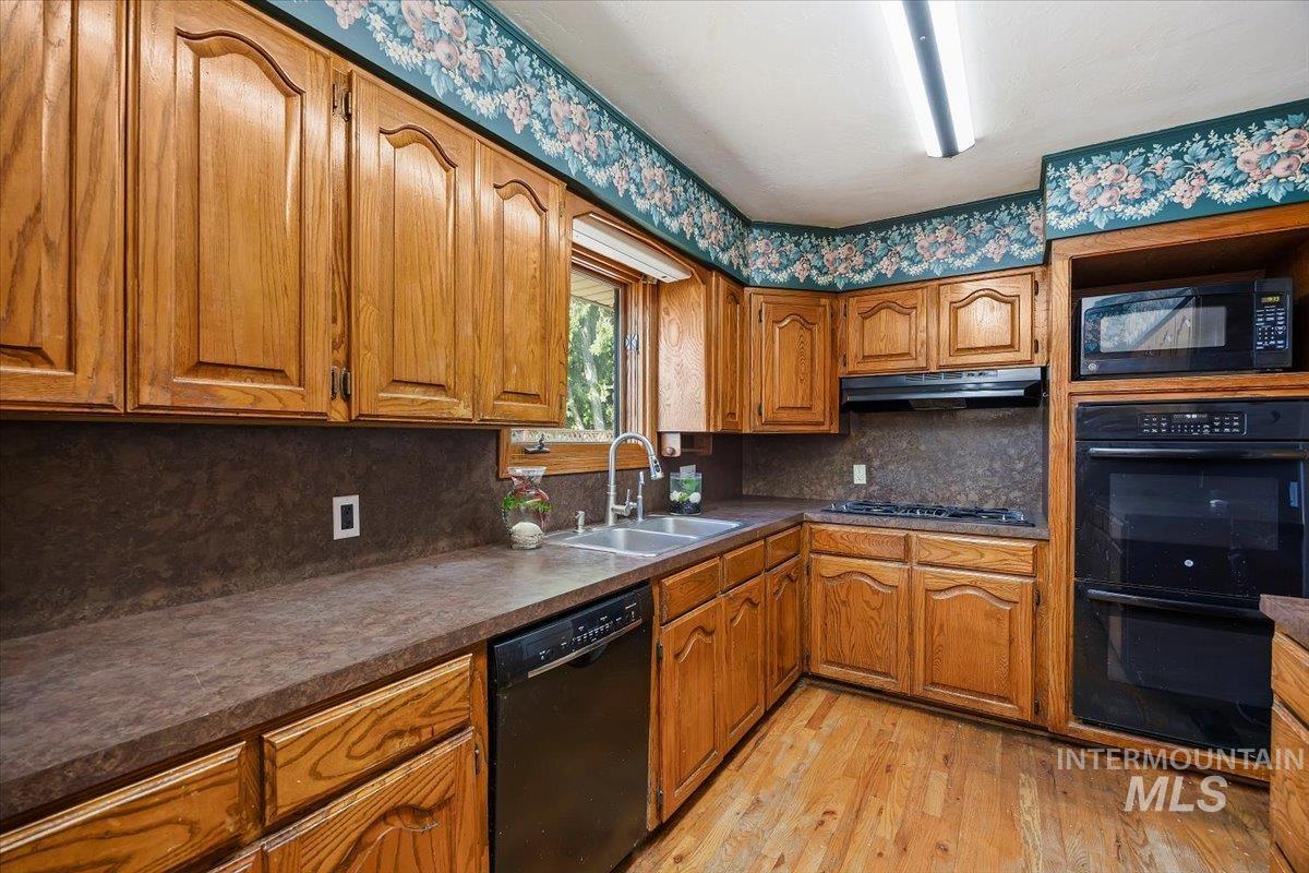 305 Lucille St. Property Photo 12