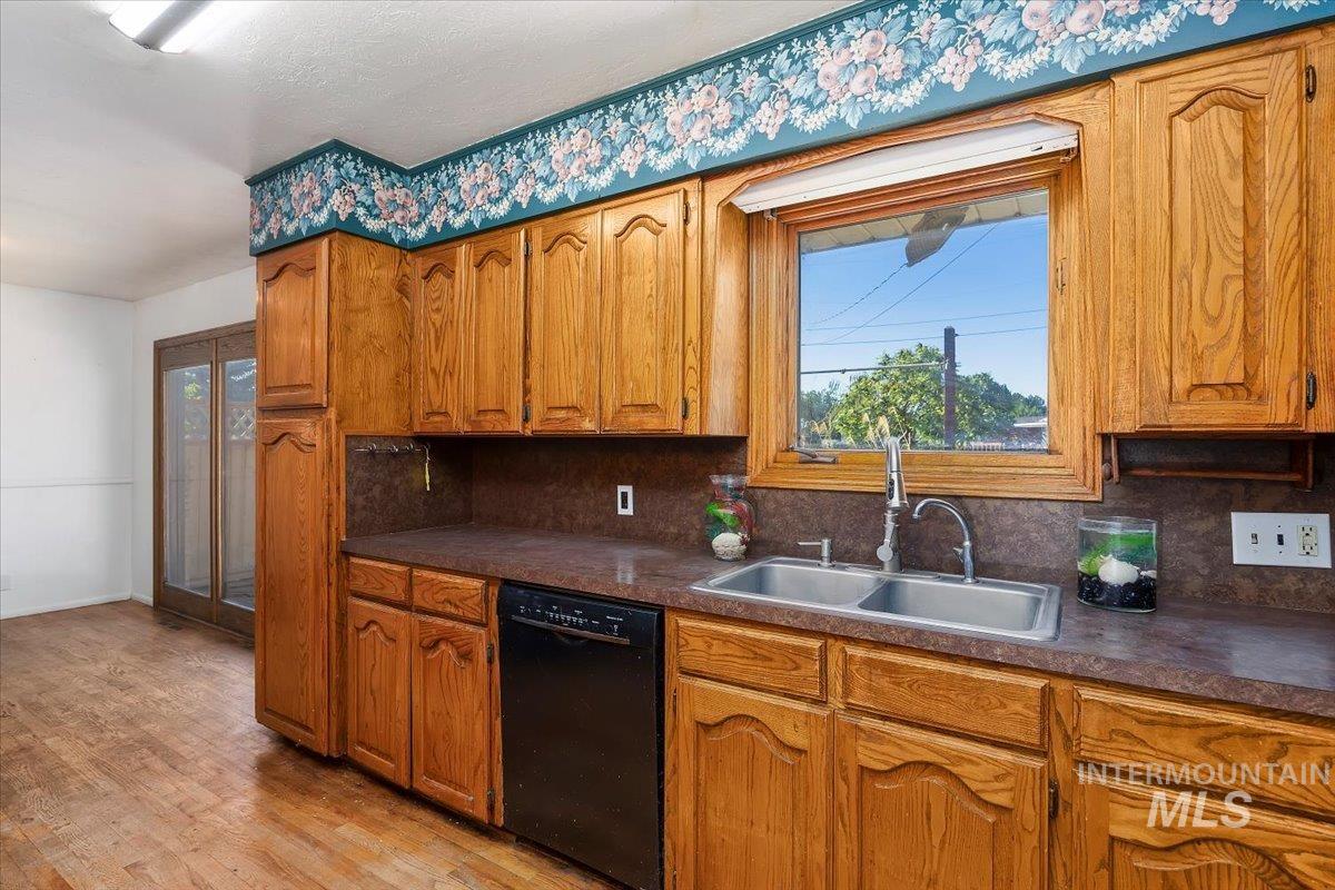 305 Lucille St. Property Photo 14