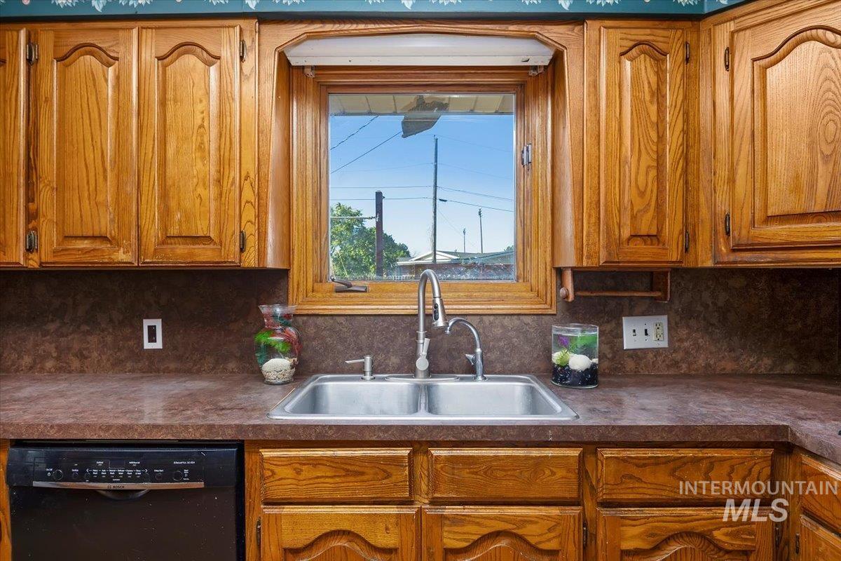 305 Lucille St. Property Photo 15