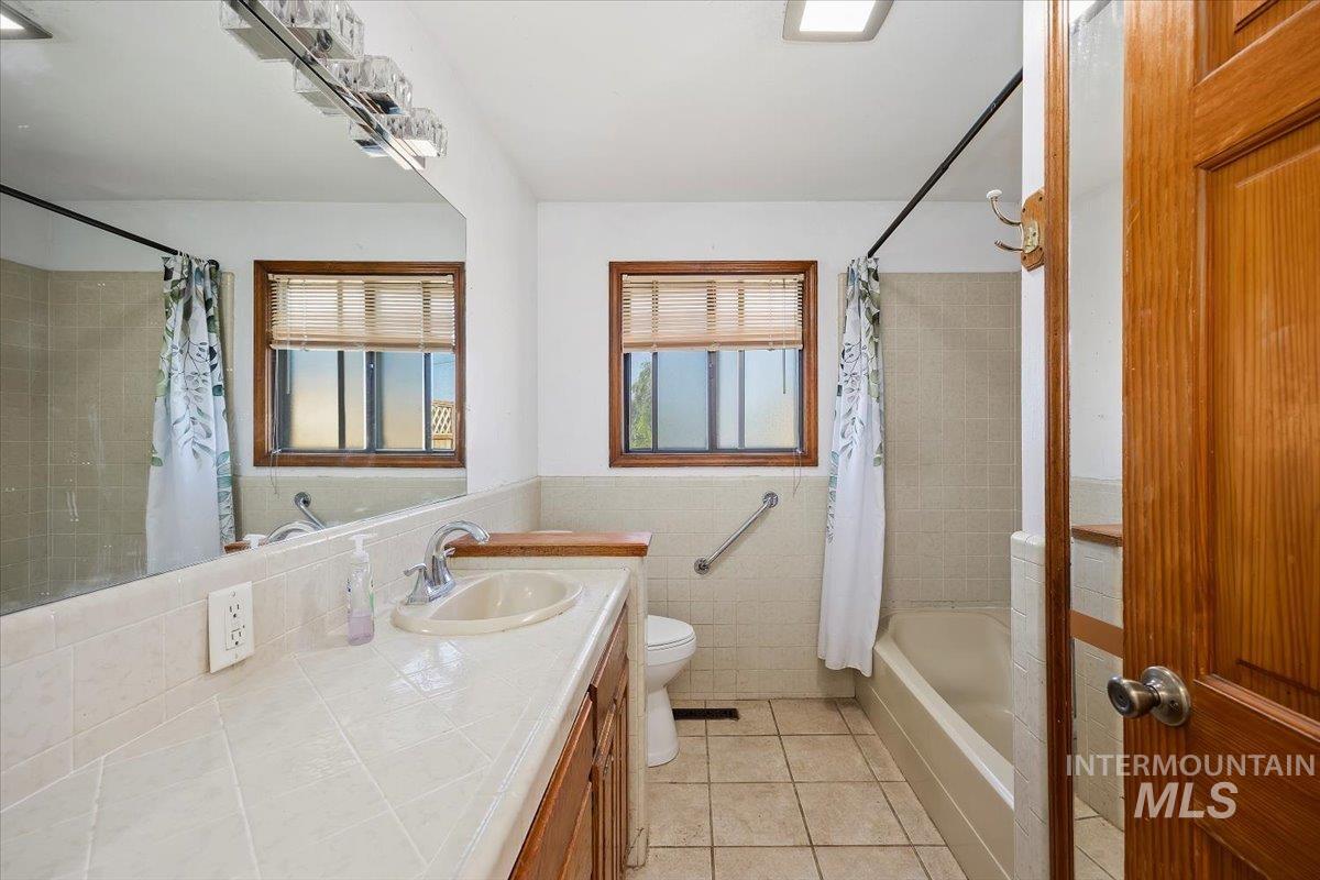 305 Lucille St. Property Photo 21