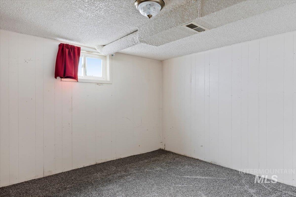 305 Lucille St. Property Photo 23