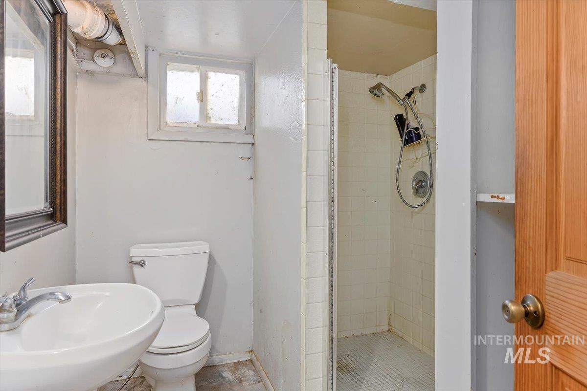 305 Lucille St. Property Photo 24