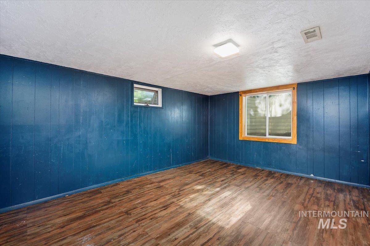 305 Lucille St. Property Photo 25