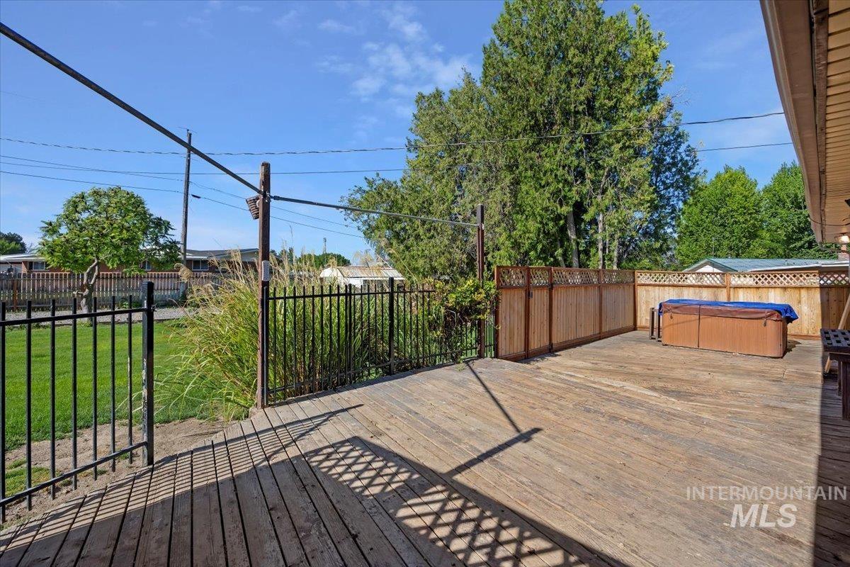 305 Lucille St. Property Photo 27