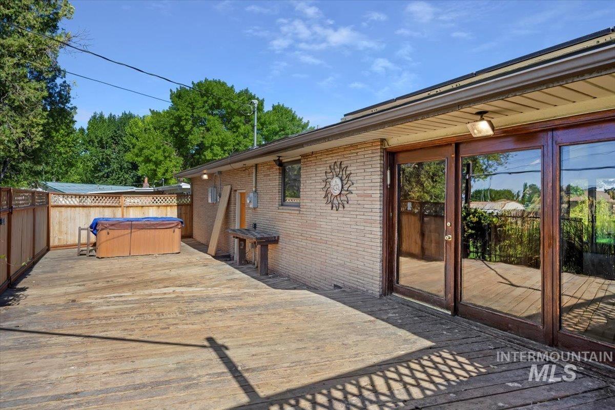 305 Lucille St. Property Photo 28