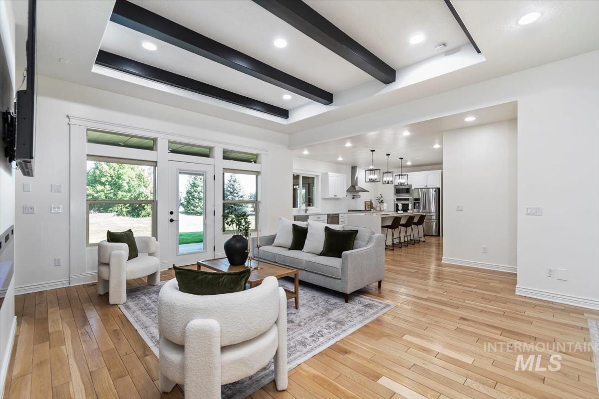 1535 N Luge Property Photo 6