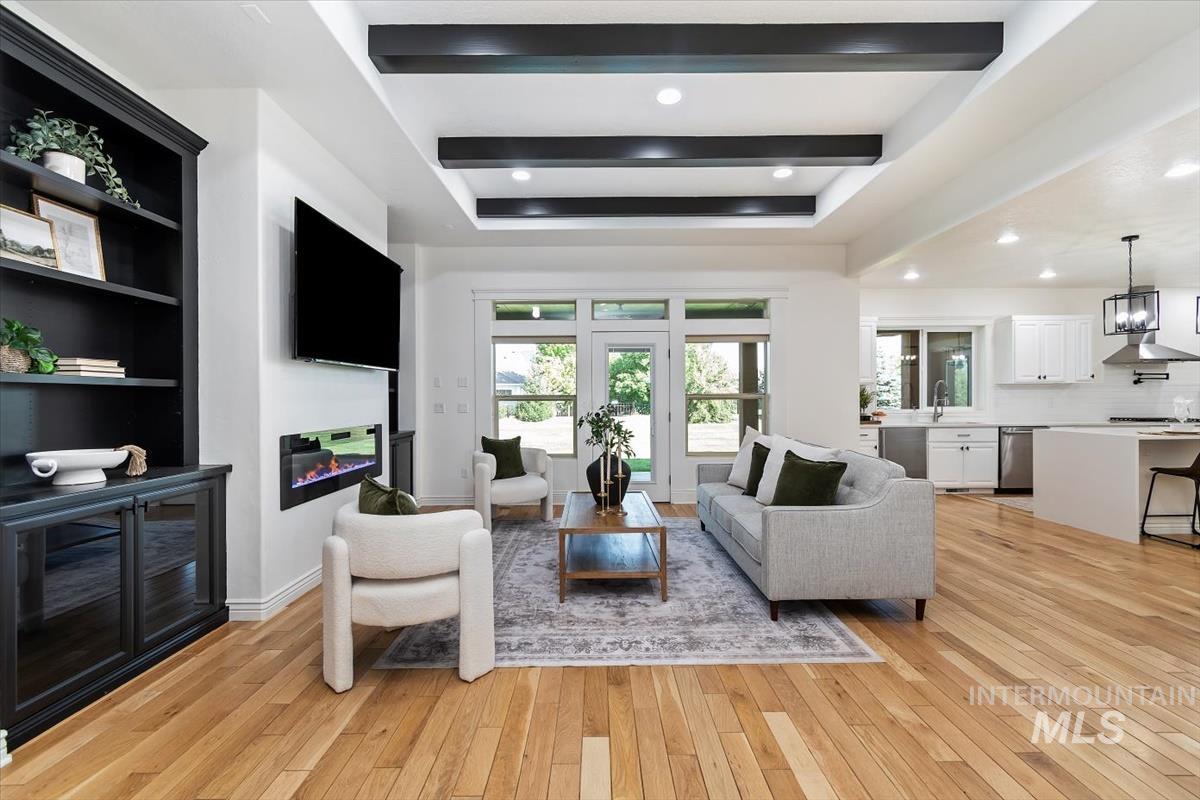 1535 N Luge Property Photo 7