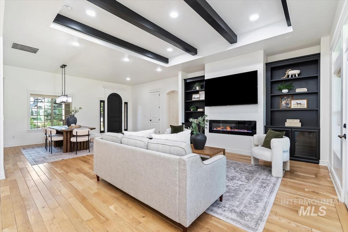 1535 N Luge Property Photo 8