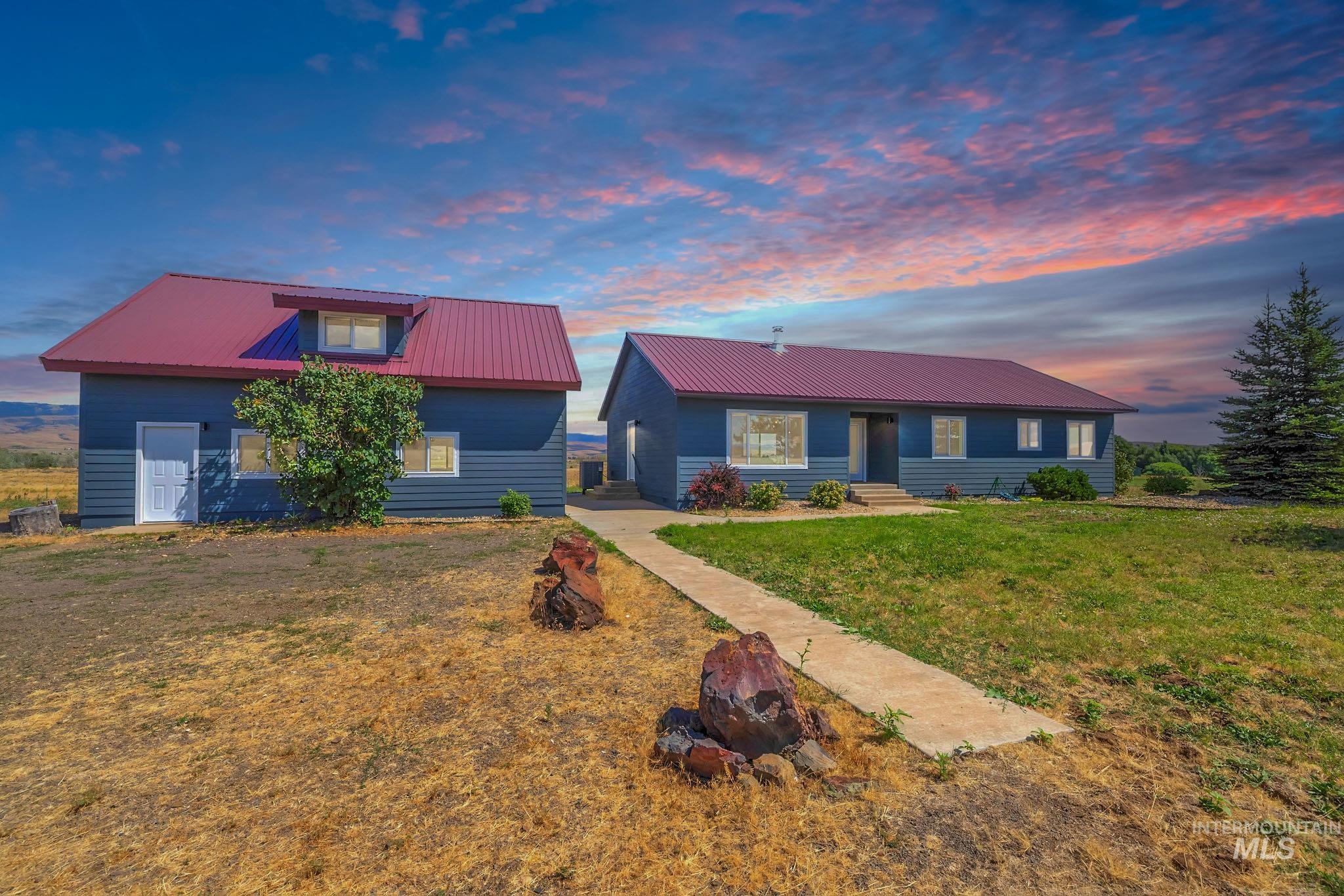 1070 W Indian Valley Rd Property Photo 2