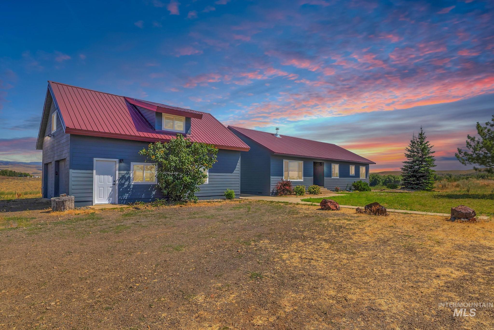 1070 W Indian Valley Rd Property Photo 3