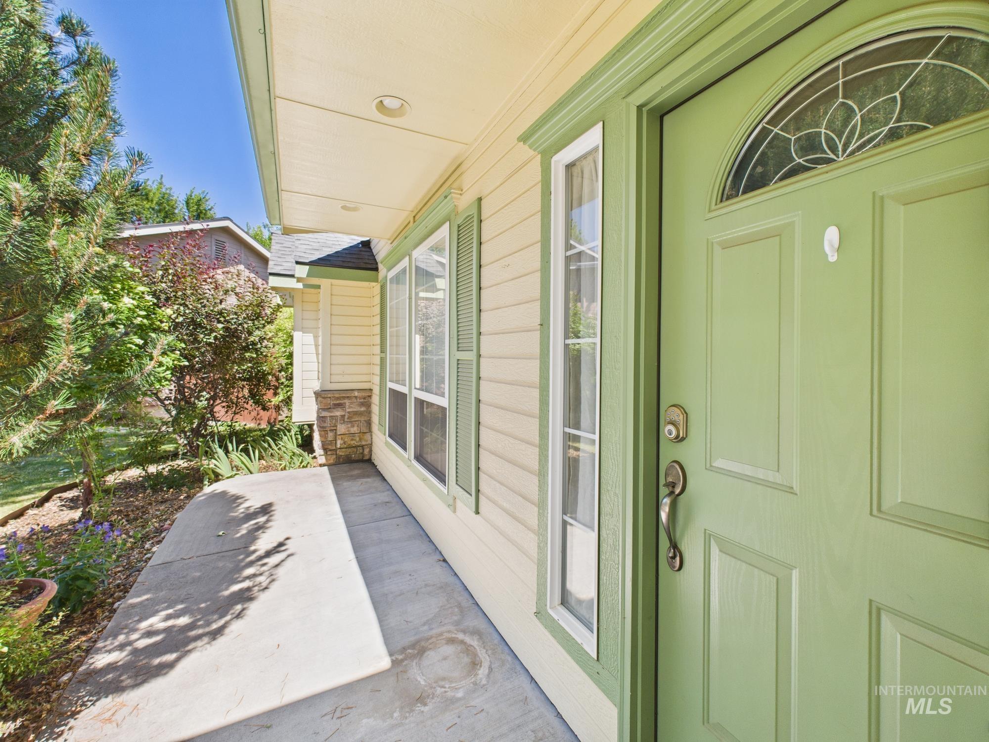 265 N Hullen Pl Property Photo 2