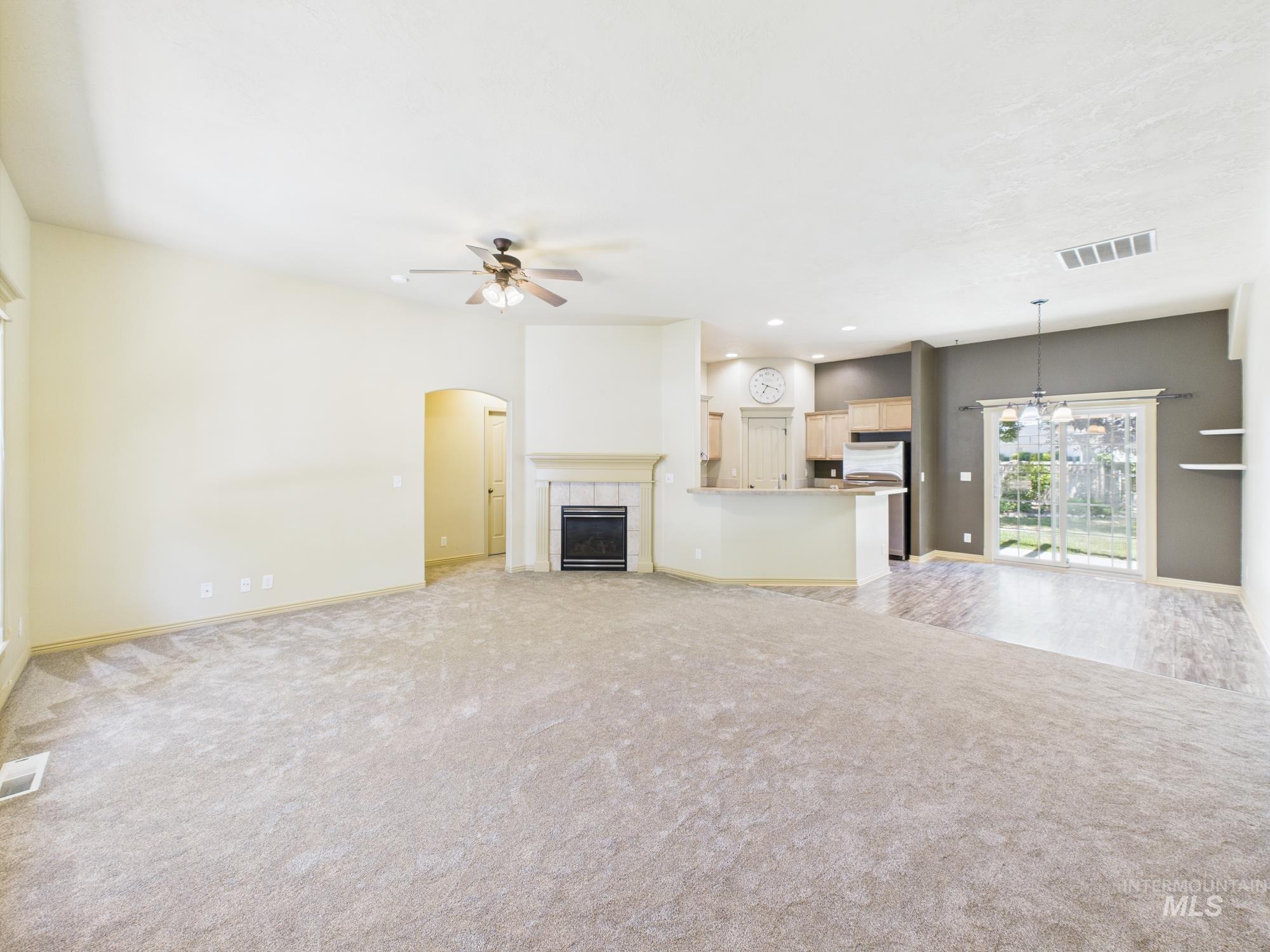 265 N Hullen Pl Property Photo 4