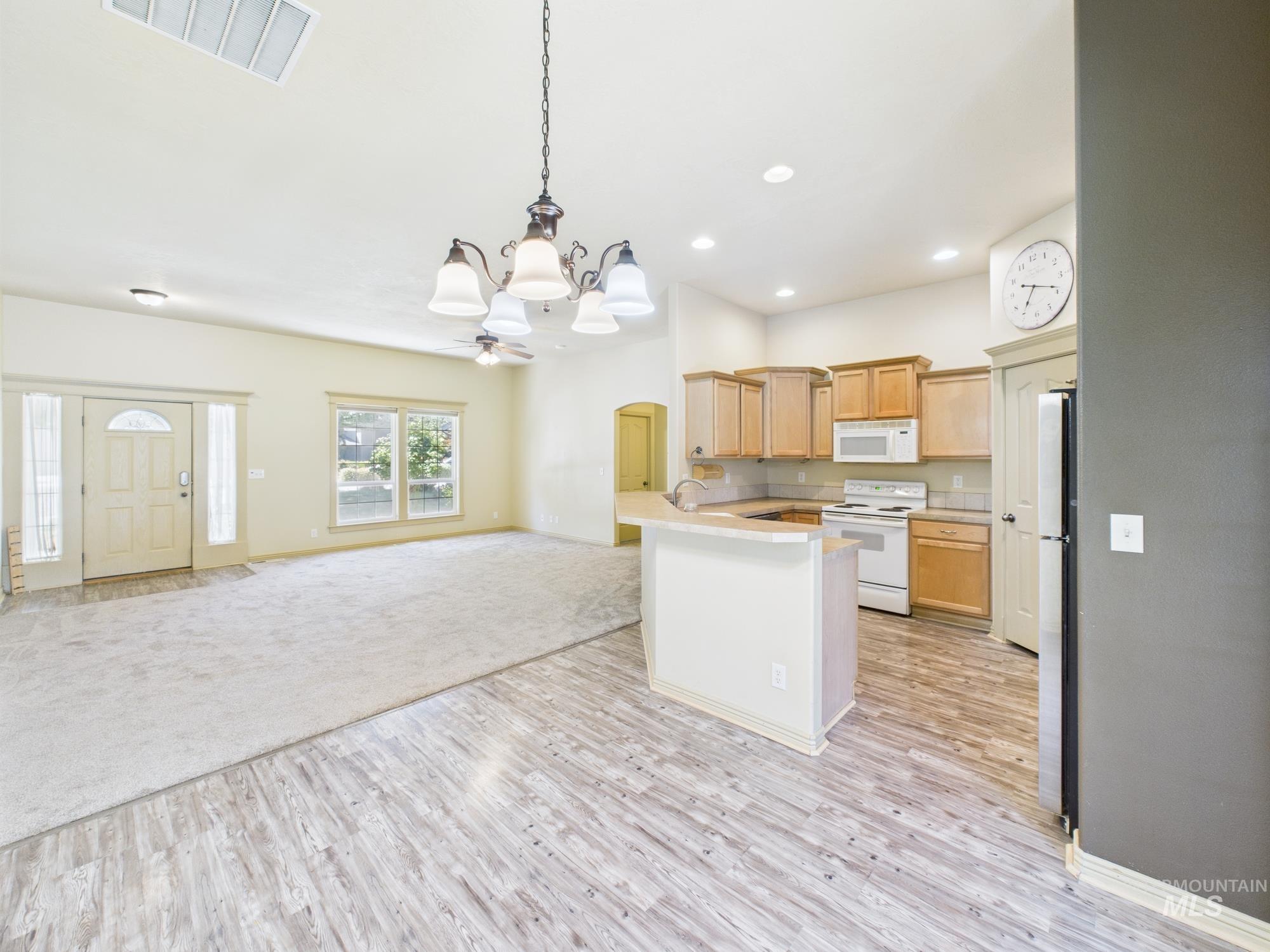 265 N Hullen Pl Property Photo 7