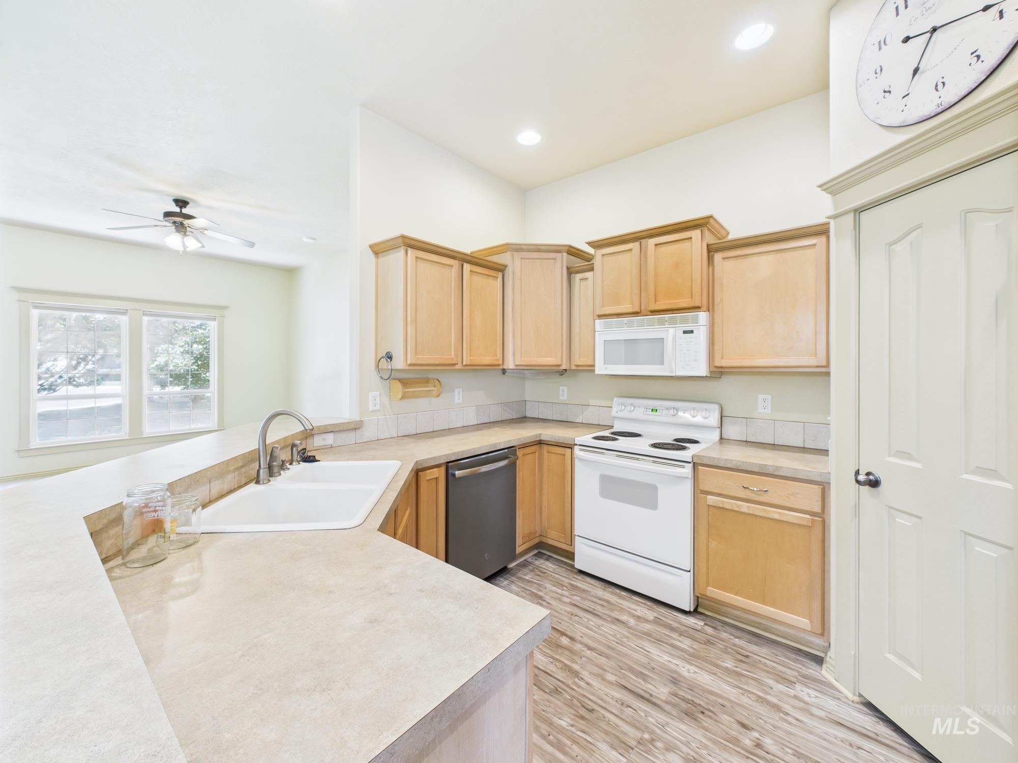 265 N Hullen Pl Property Photo 9