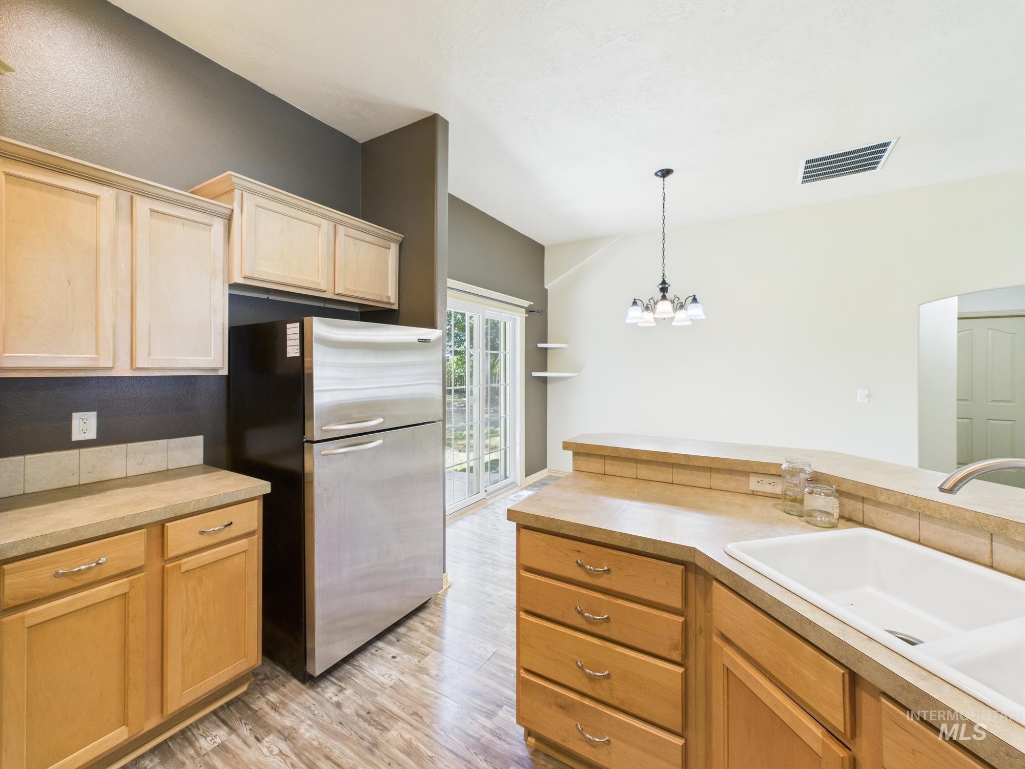 265 N Hullen Pl Property Photo 10