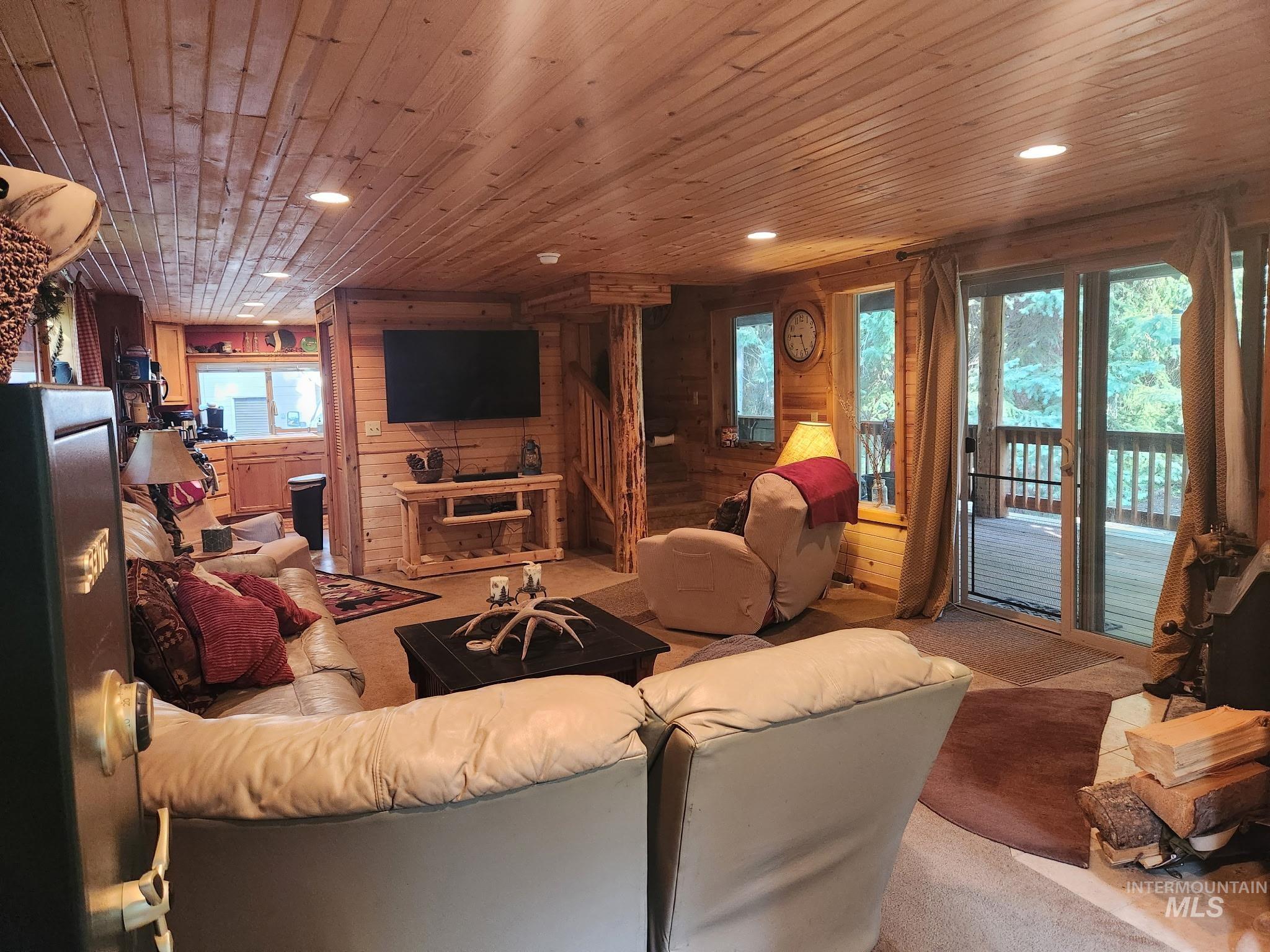 10324 Peterson Loop Property Photo 15