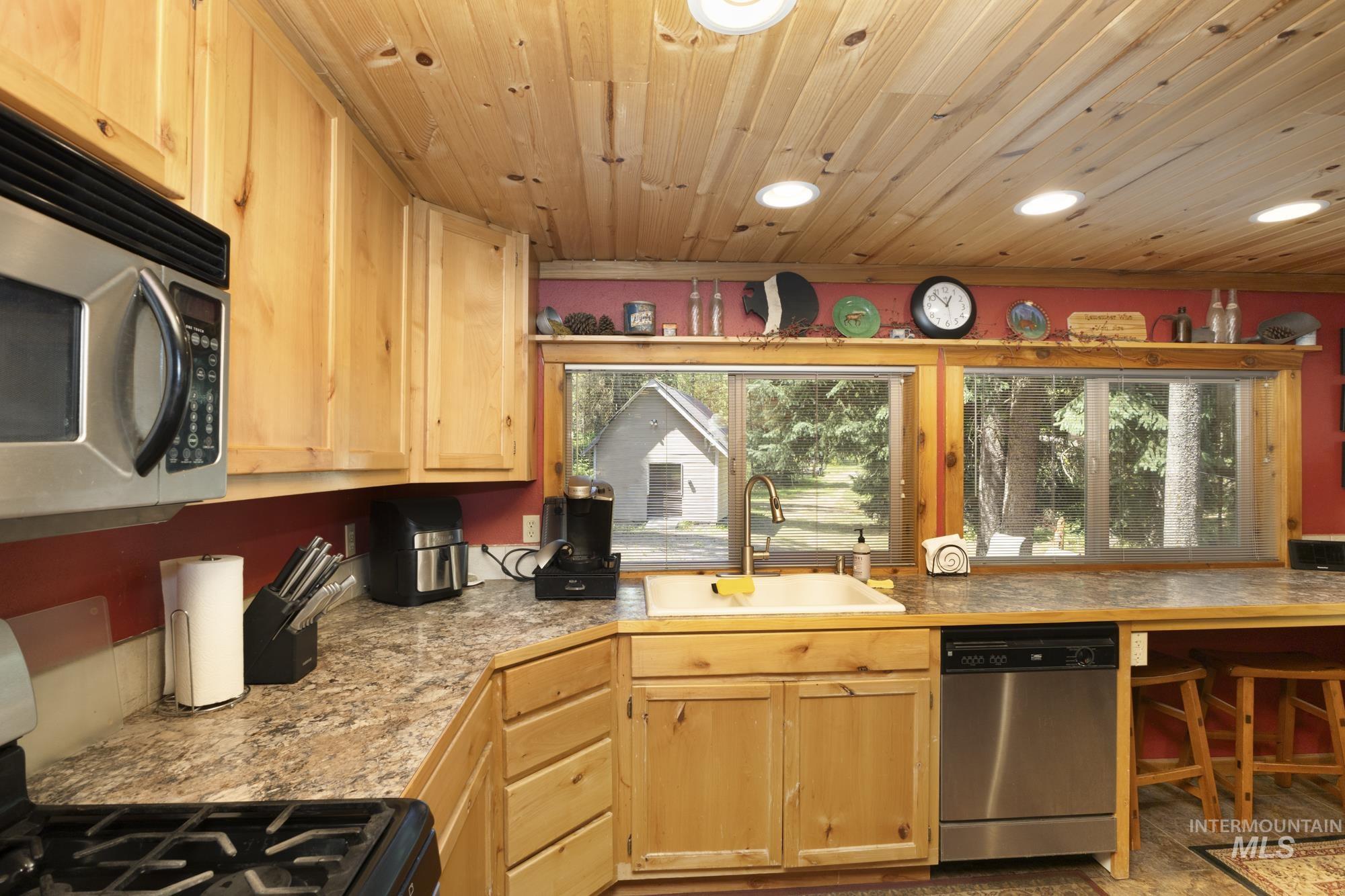 10324 Peterson Loop Property Photo 19