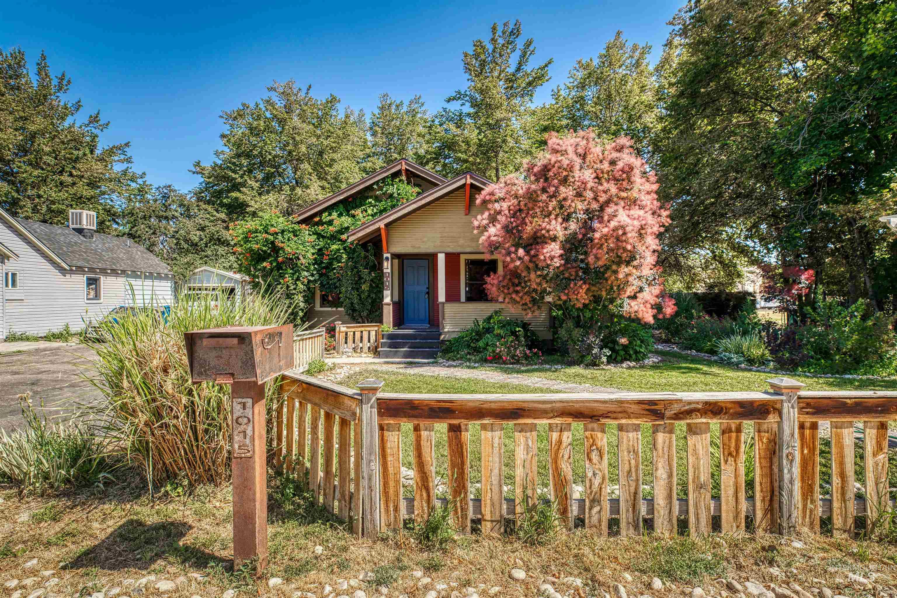 1015 E Logan Street Property Photo 5