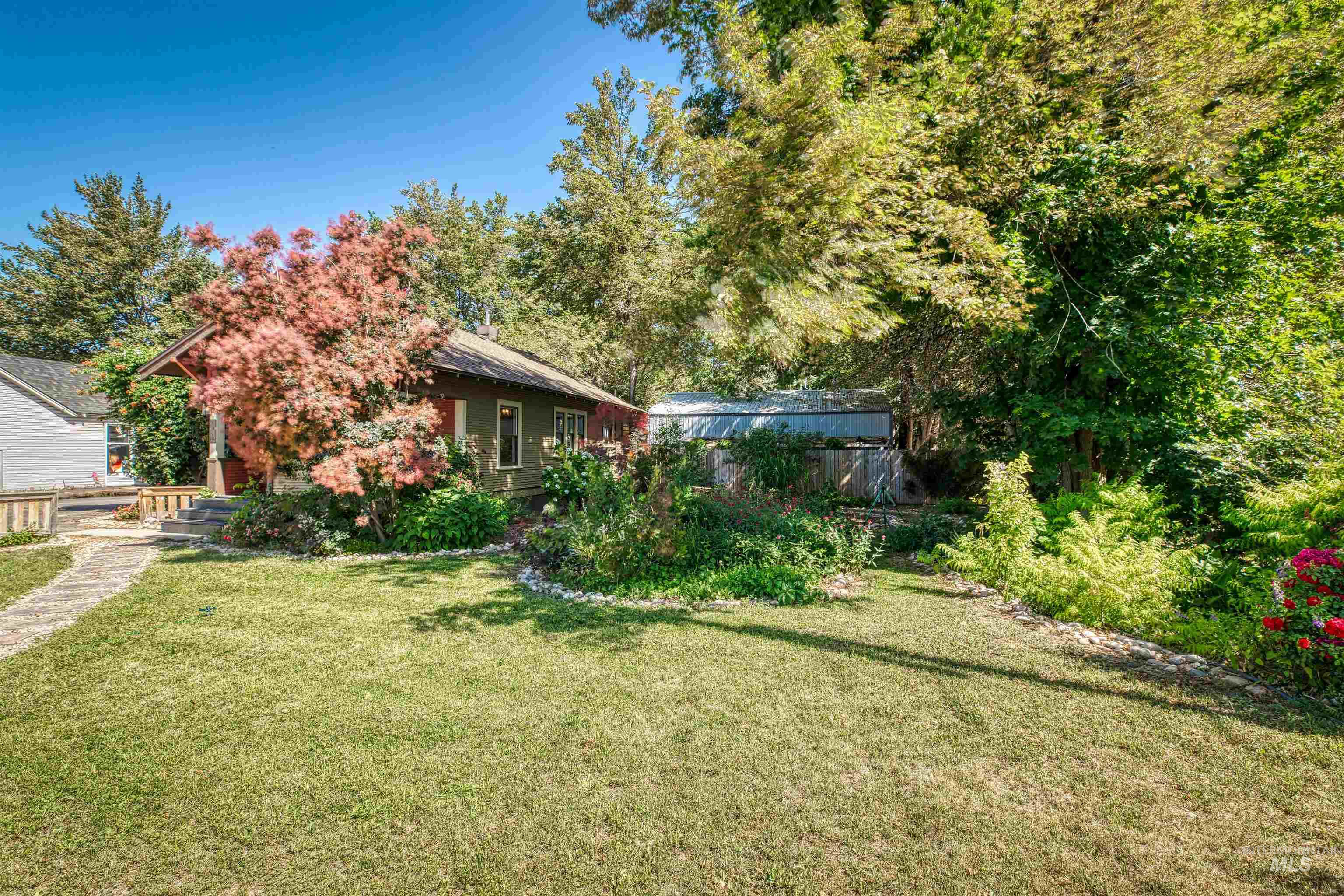 1015 E Logan Street Property Photo 6