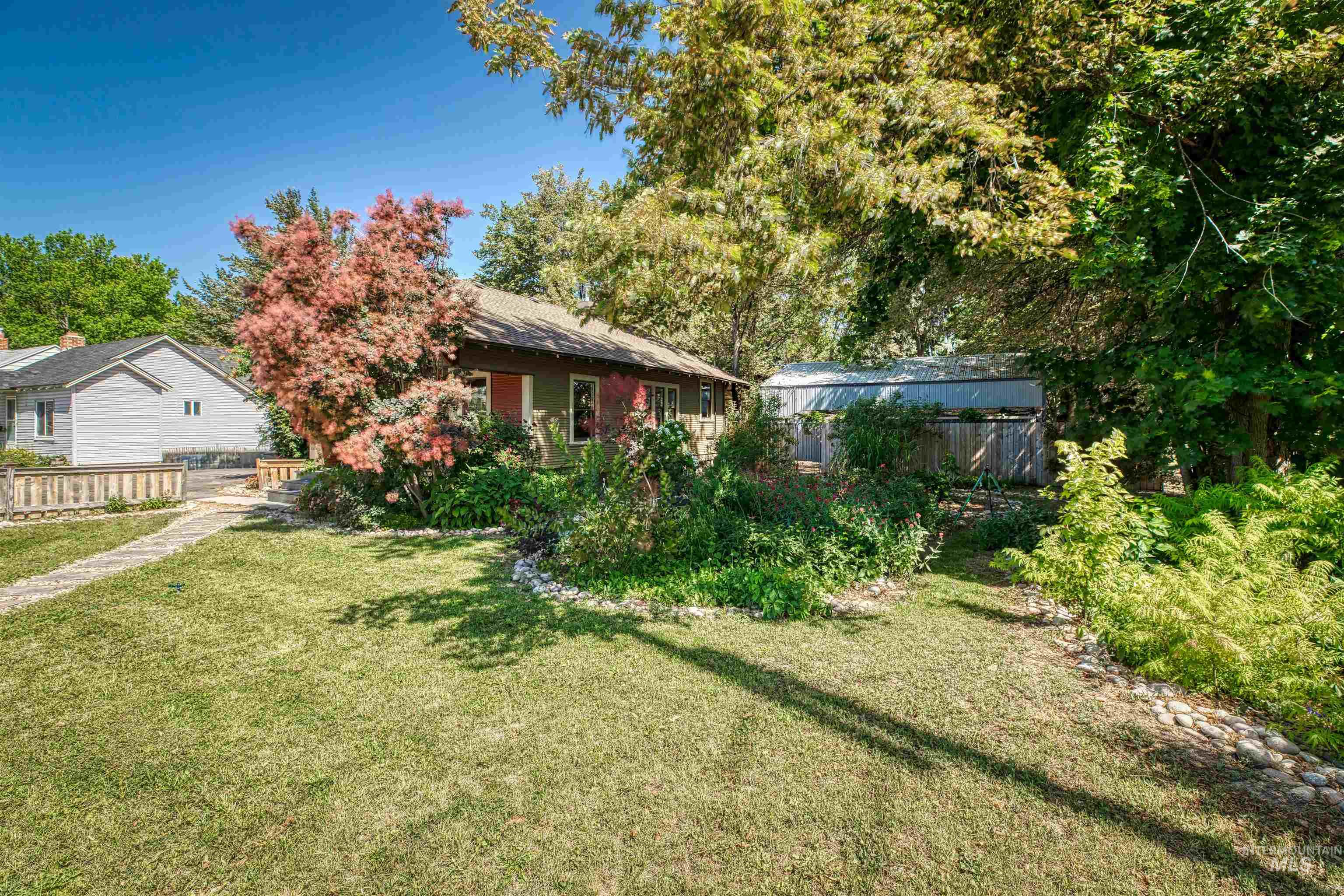 1015 E Logan Street Property Photo 8