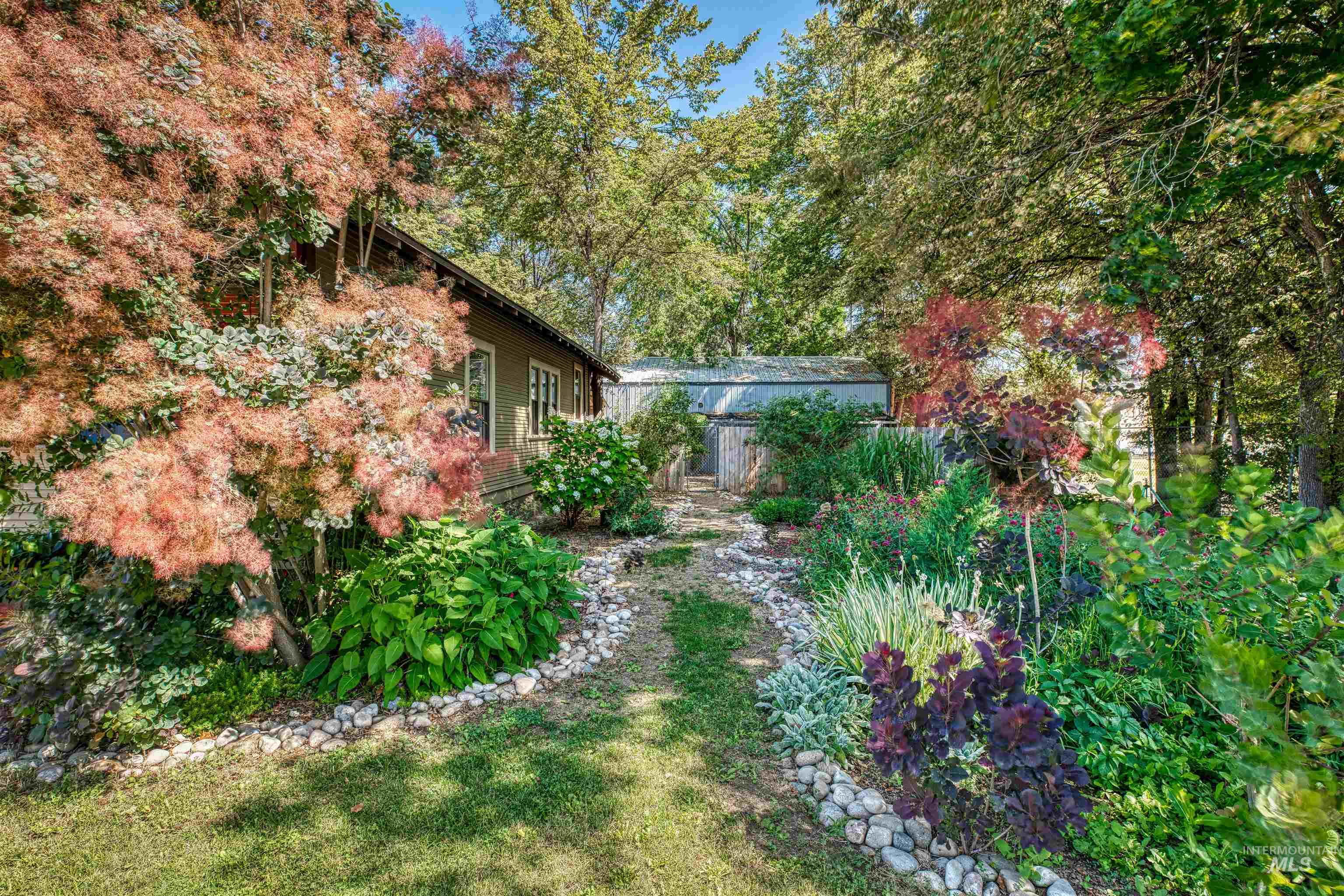 1015 E Logan Street Property Photo 10