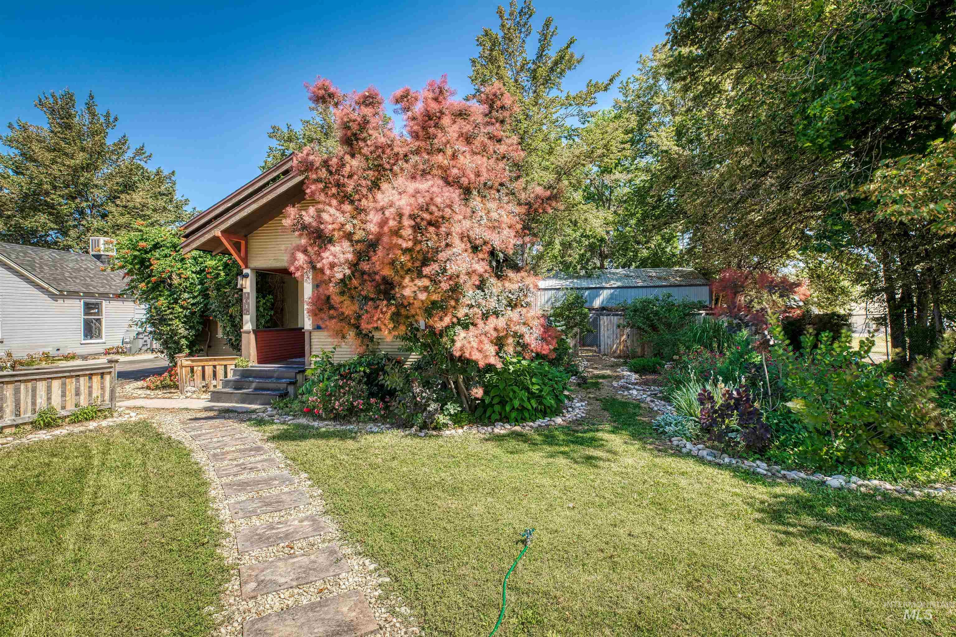 1015 E Logan Street Property Photo 11