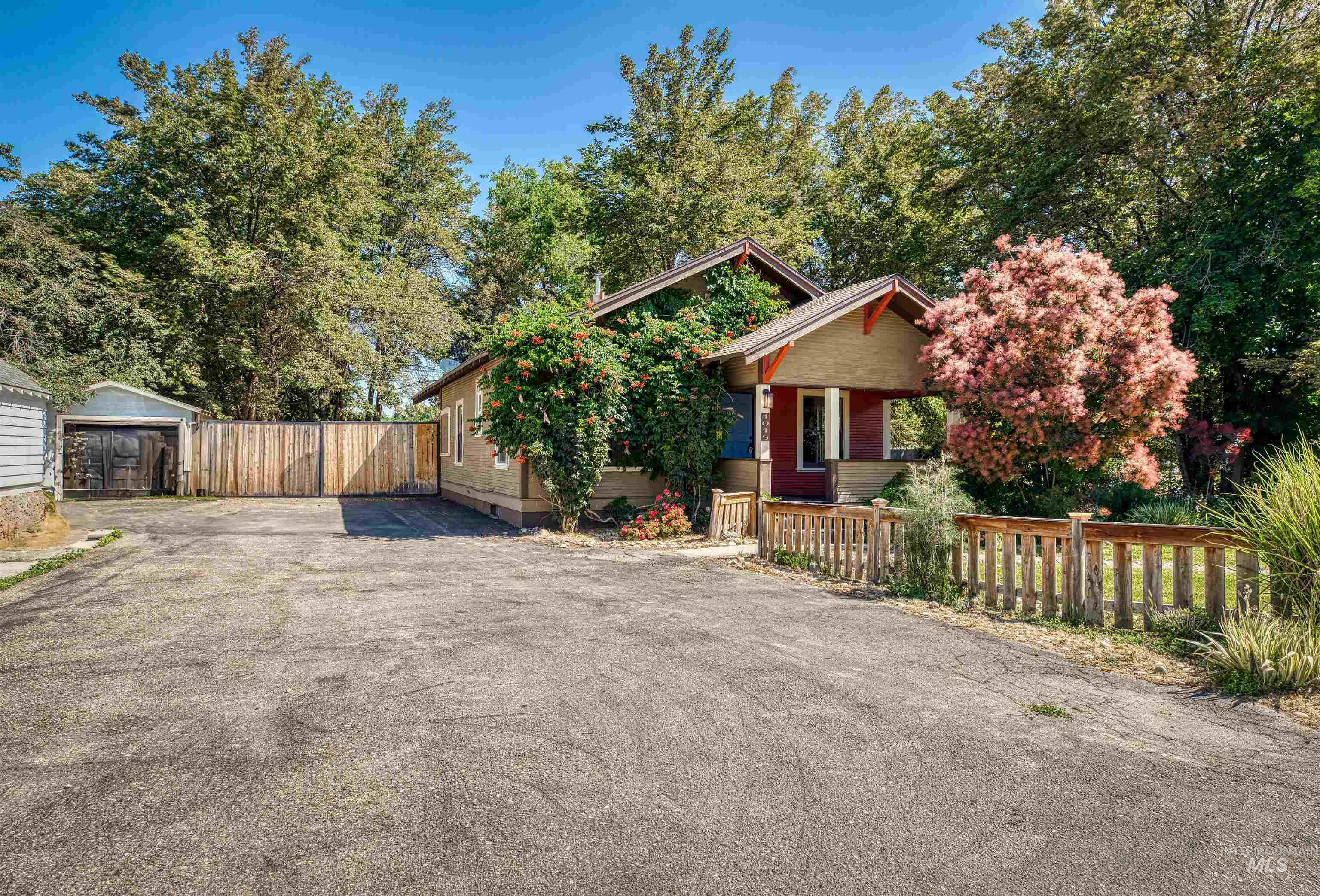 1015 E Logan Street Property Photo 12