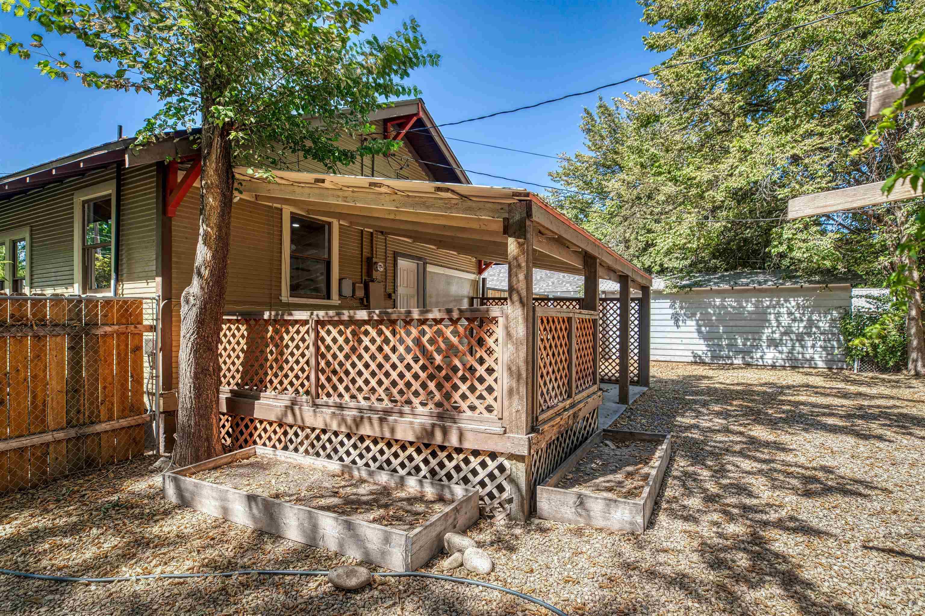 1015 E Logan Street Property Photo 17