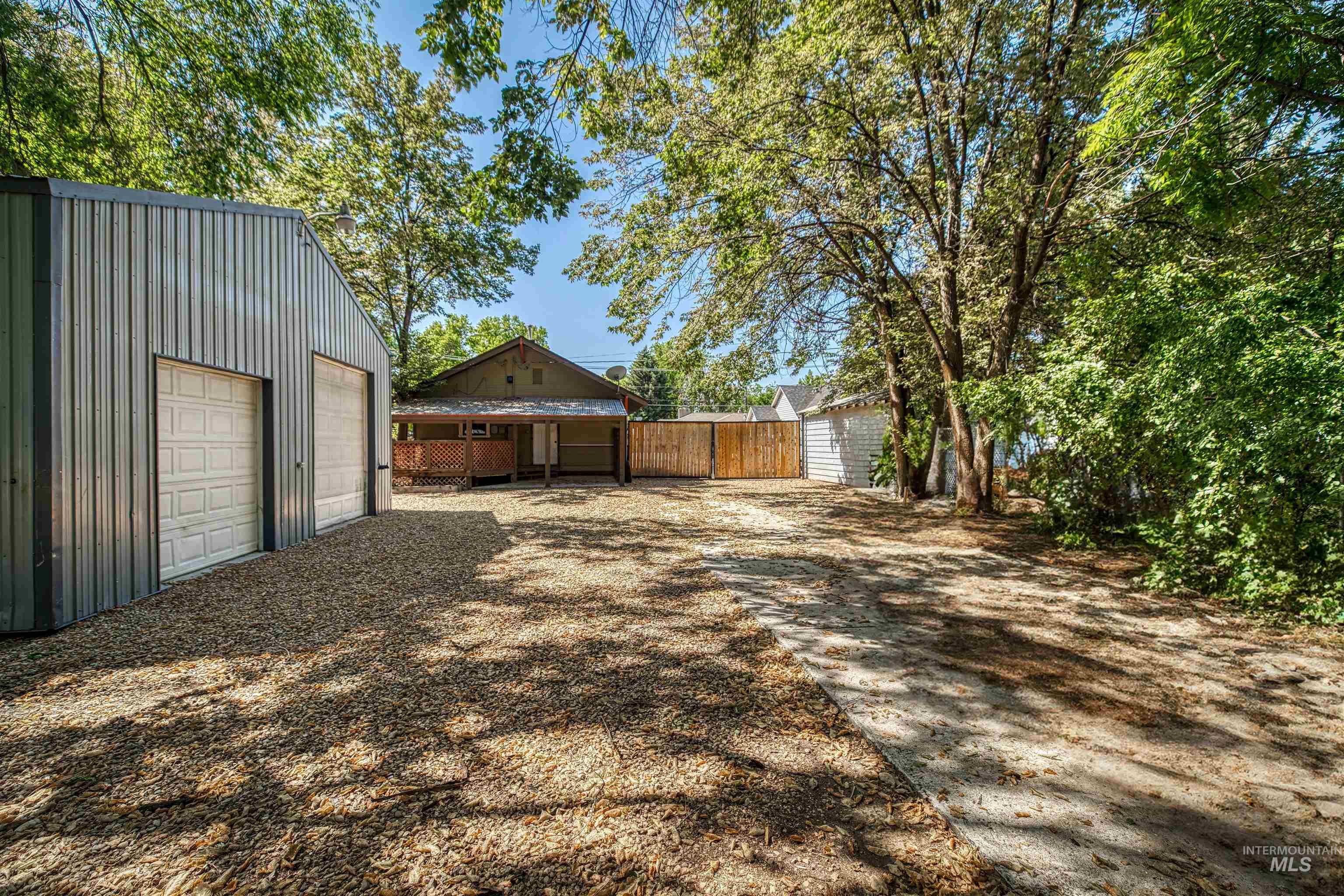 1015 E Logan Street Property Photo 23