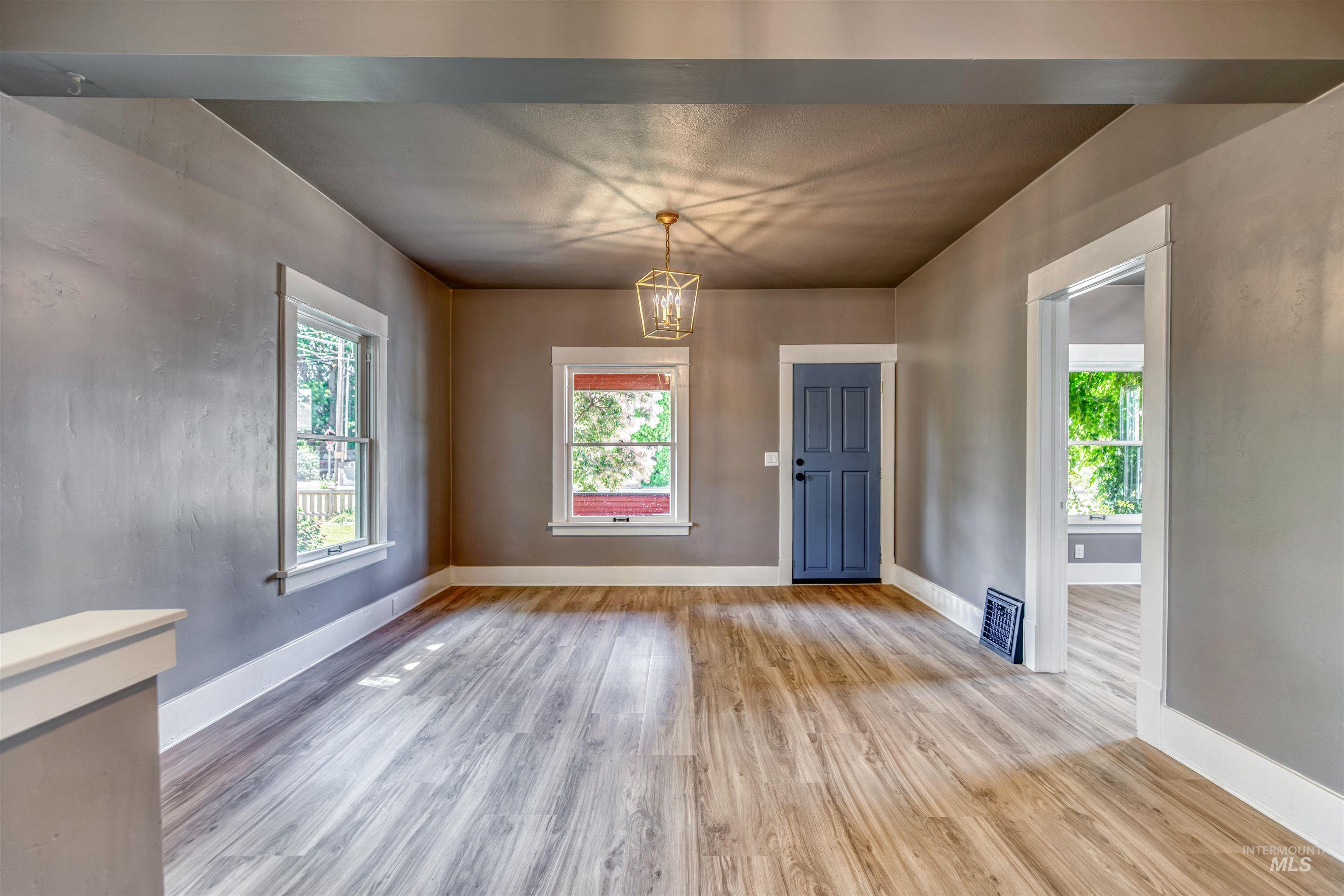 1015 E Logan Street Property Photo 29