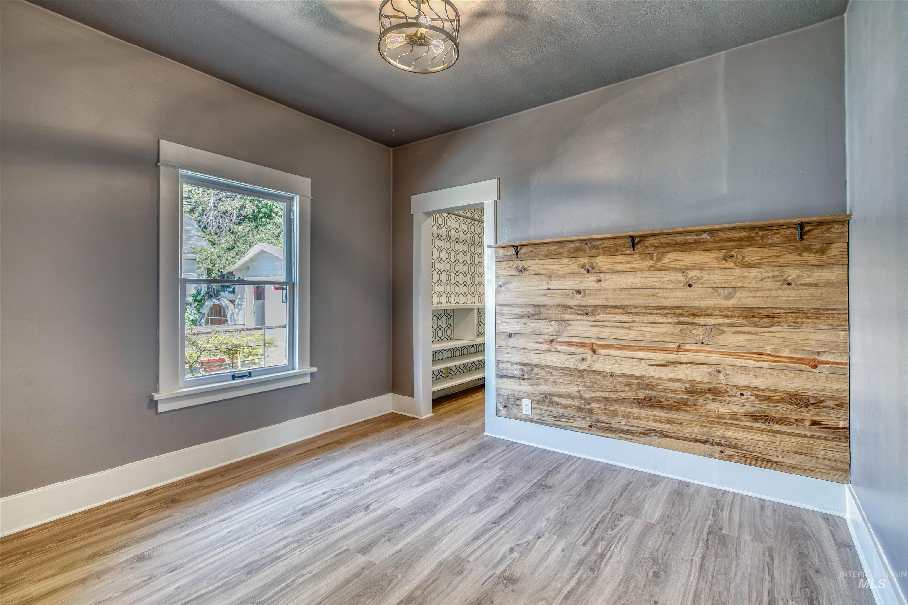 1015 E Logan Street Property Photo 32