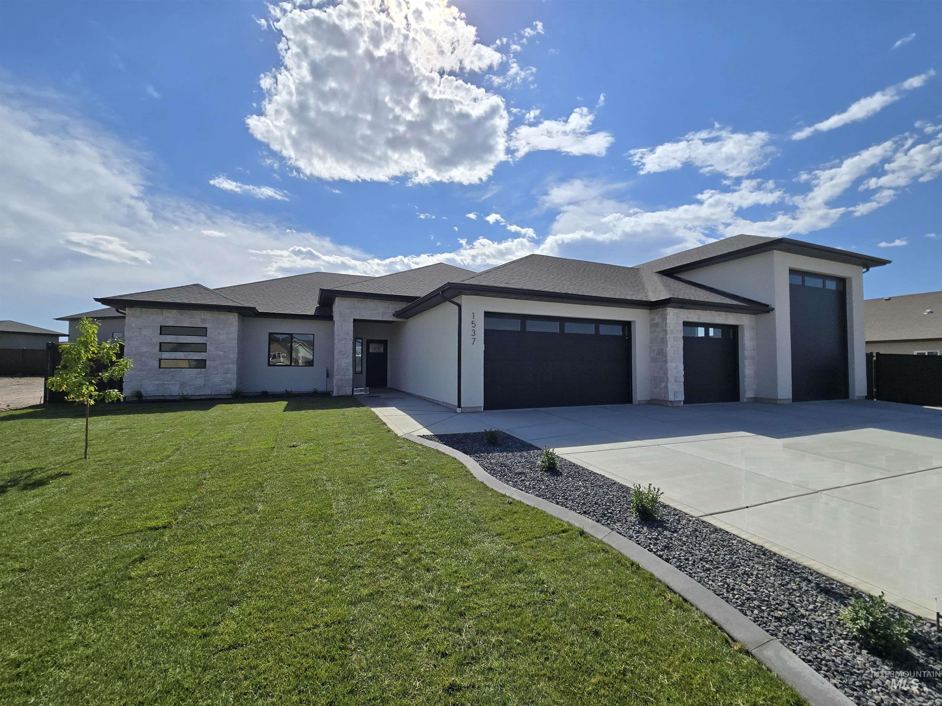 1537 Tule Drive Property Photo 1