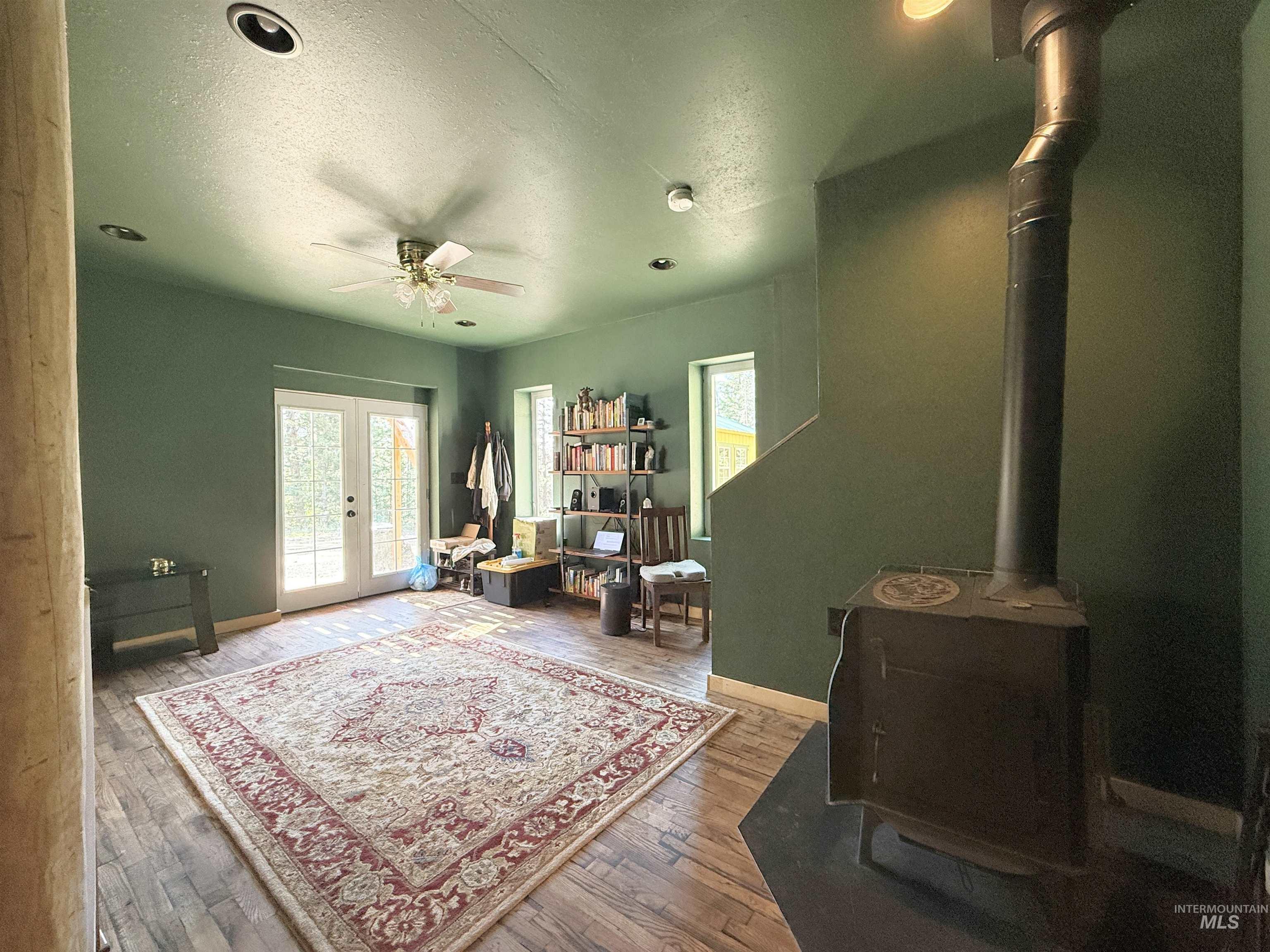 688 Cove Road Property Photo 9