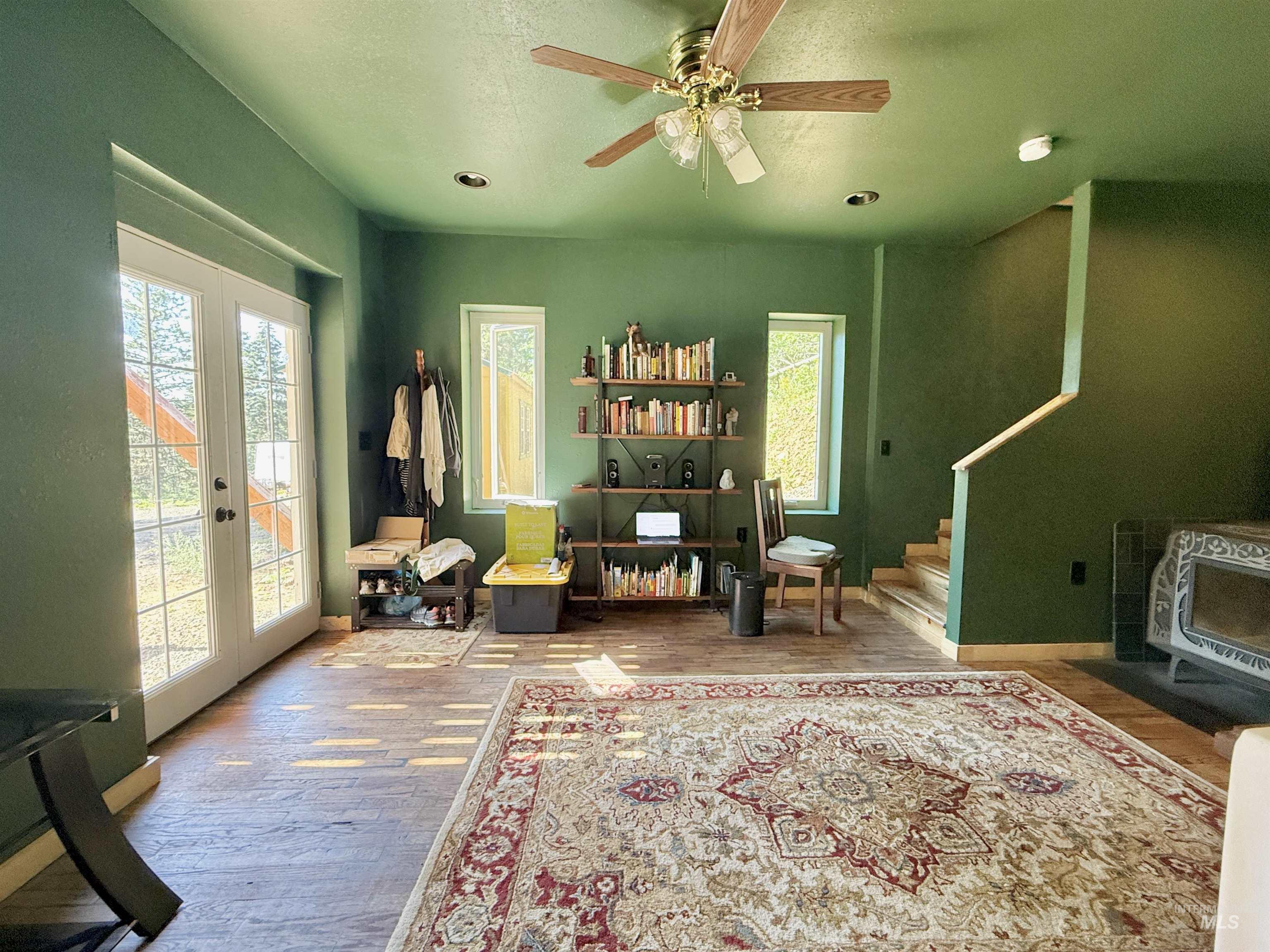 688 Cove Road Property Photo 10