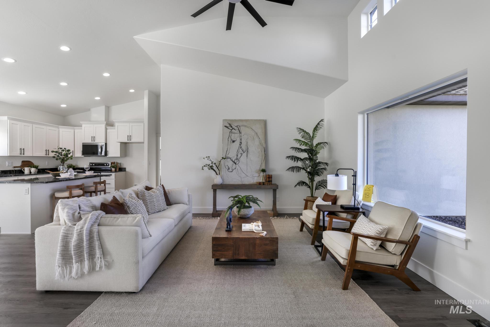 921 Adamite Rd Property Photo 2