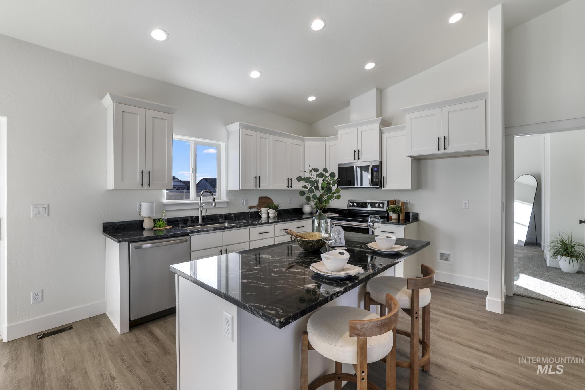 921 Adamite Rd Property Photo 3