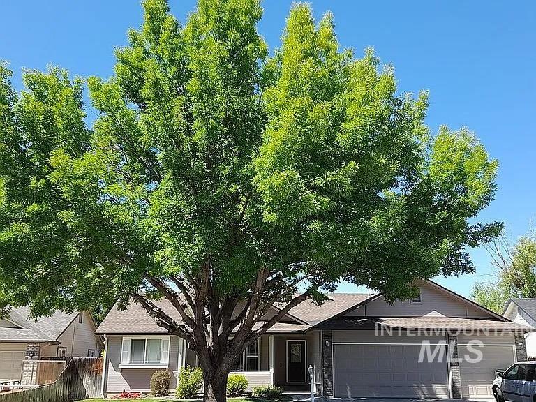 2000 E Chimere Dr Property Photo 1