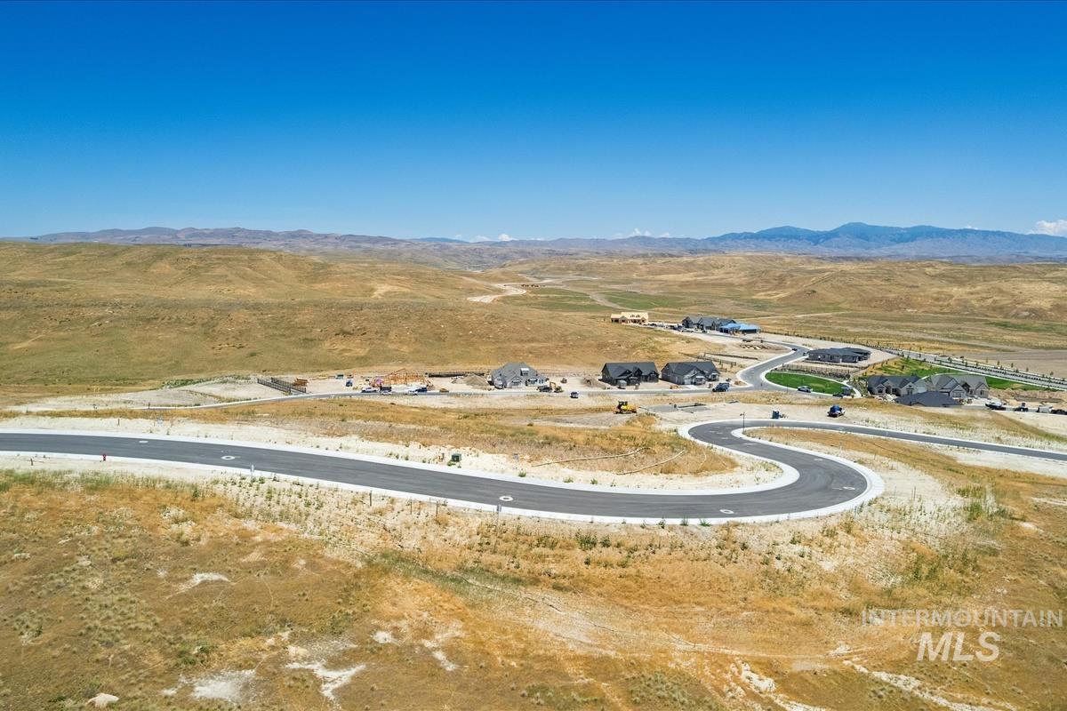 7299 N Cairnhill Way Property Photo 4