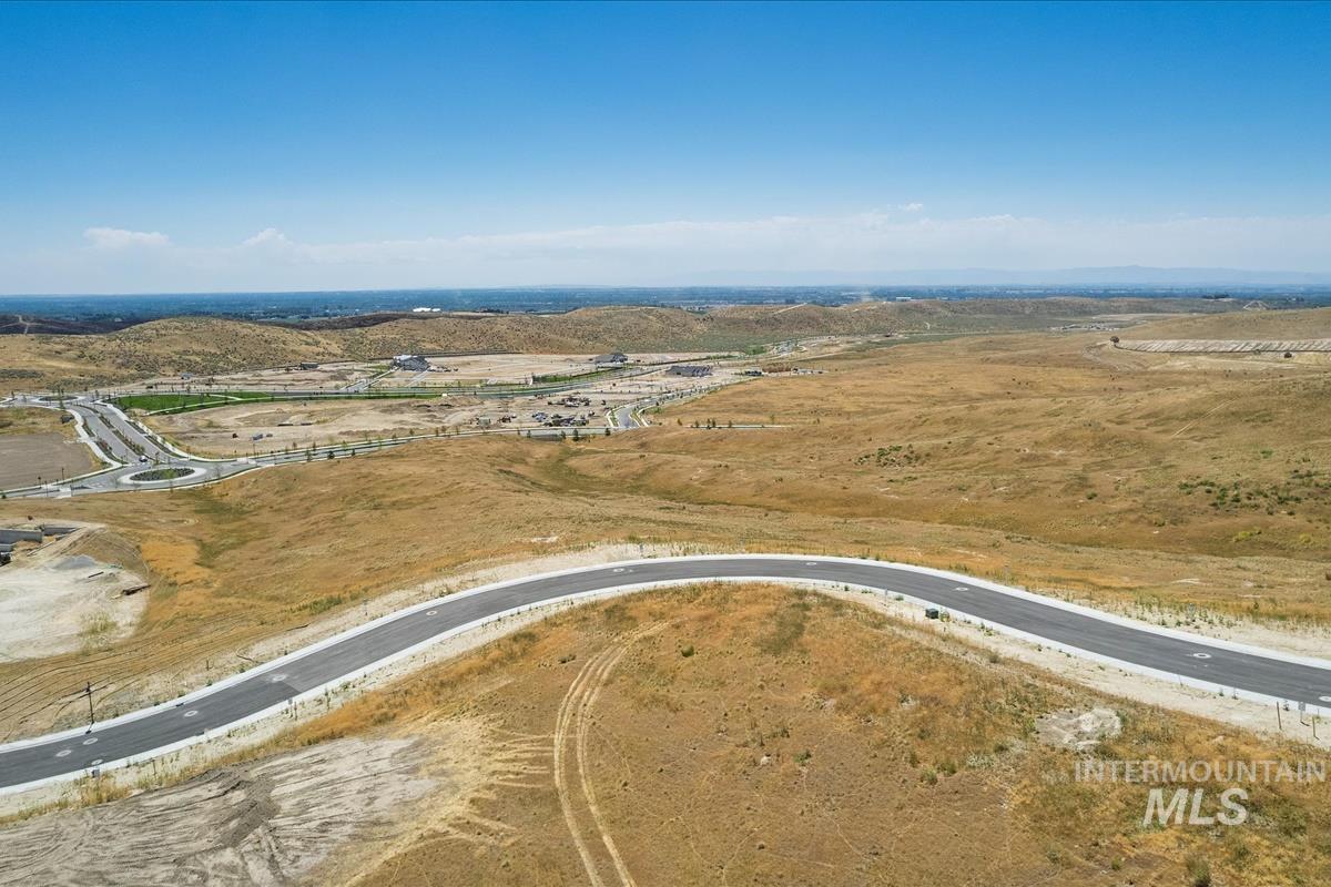 7299 N Cairnhill Way Property Photo 5