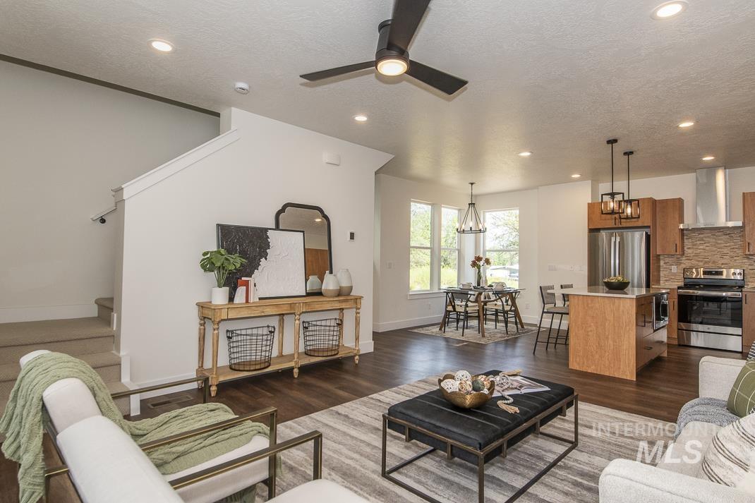 479 E Violets Cove Ln Property Photo 8