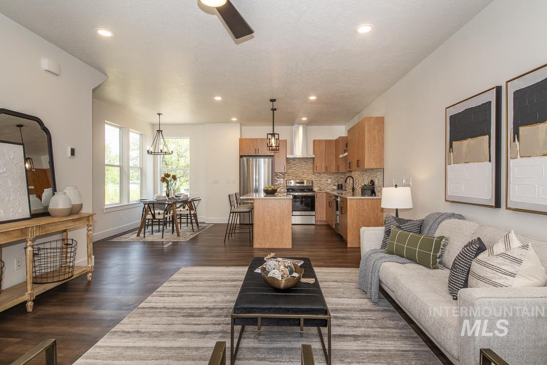 479 E Violets Cove Ln Property Photo 9