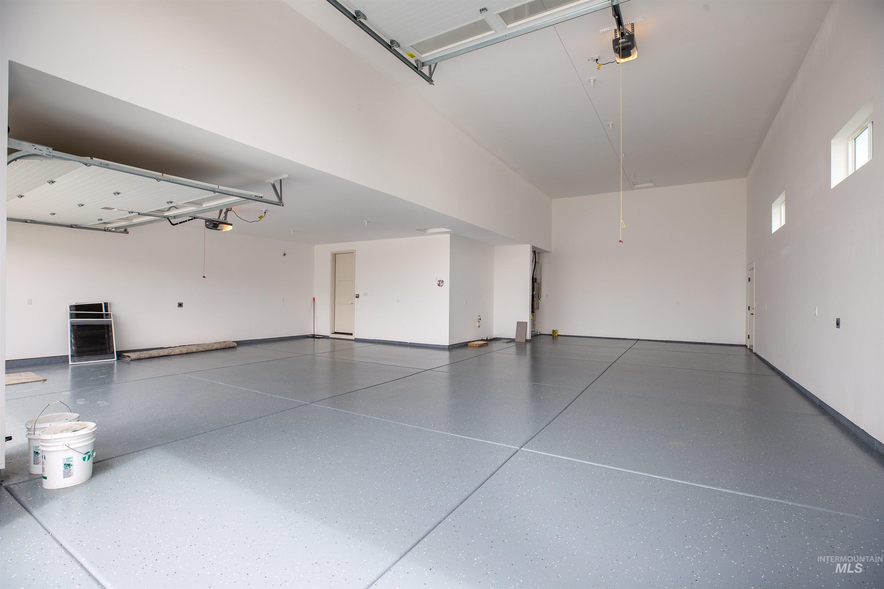 132 E Heliotrope Drive Property Photo 4