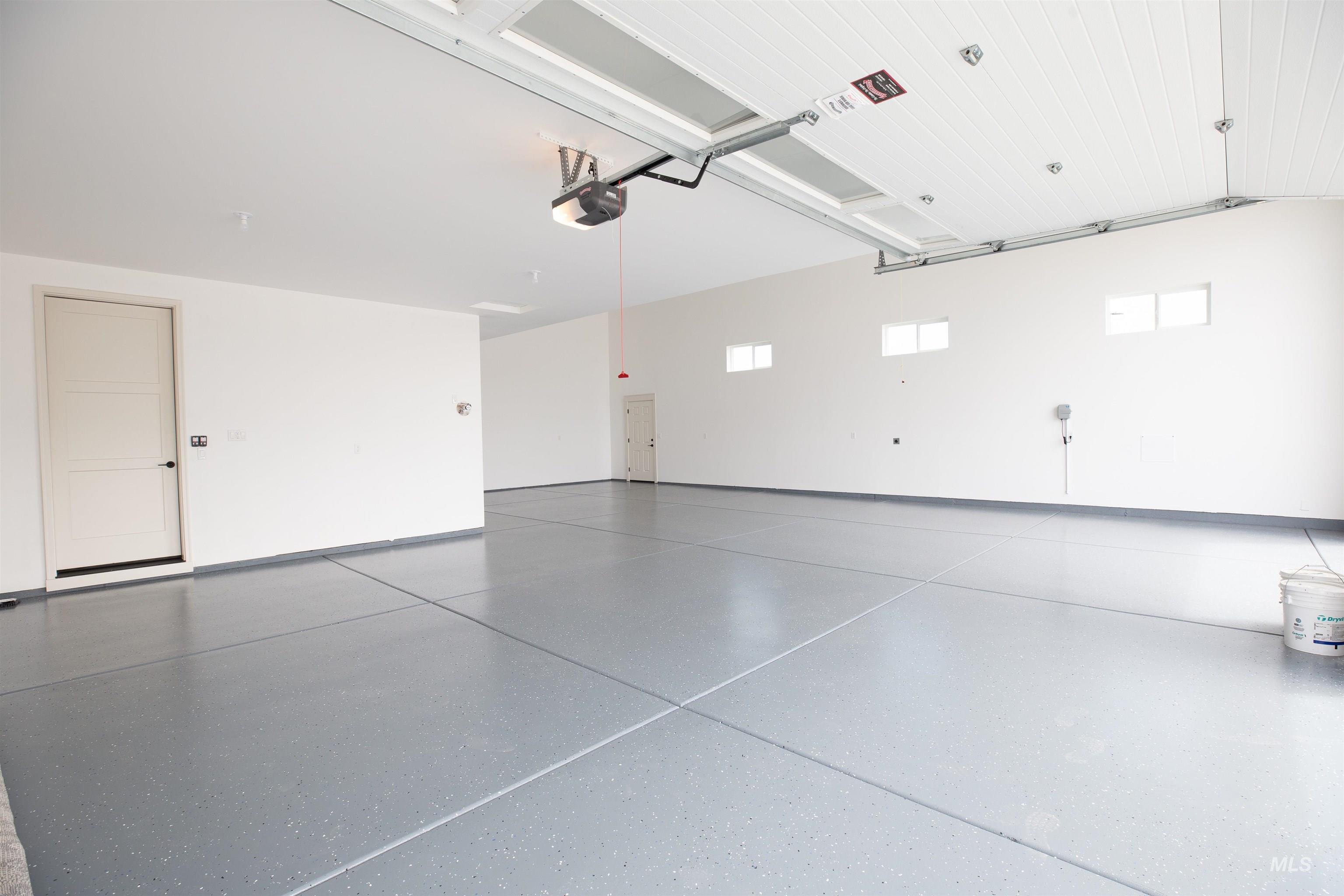 132 E Heliotrope Drive Property Photo 5