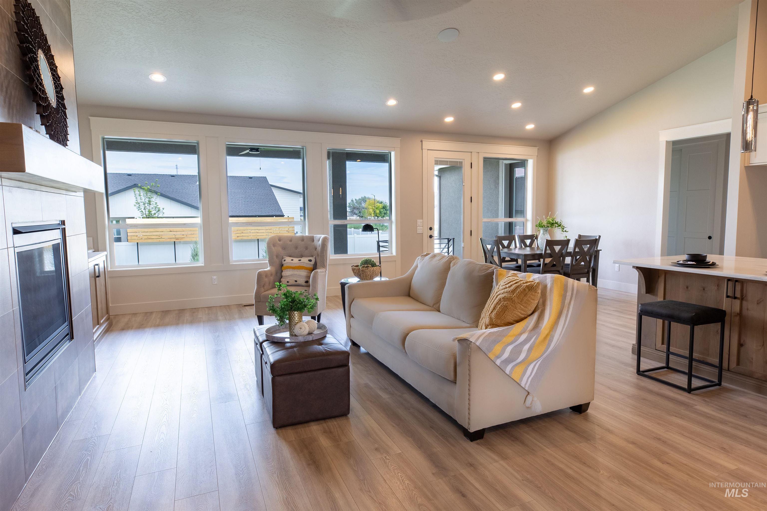 132 E Heliotrope Drive Property Photo 10