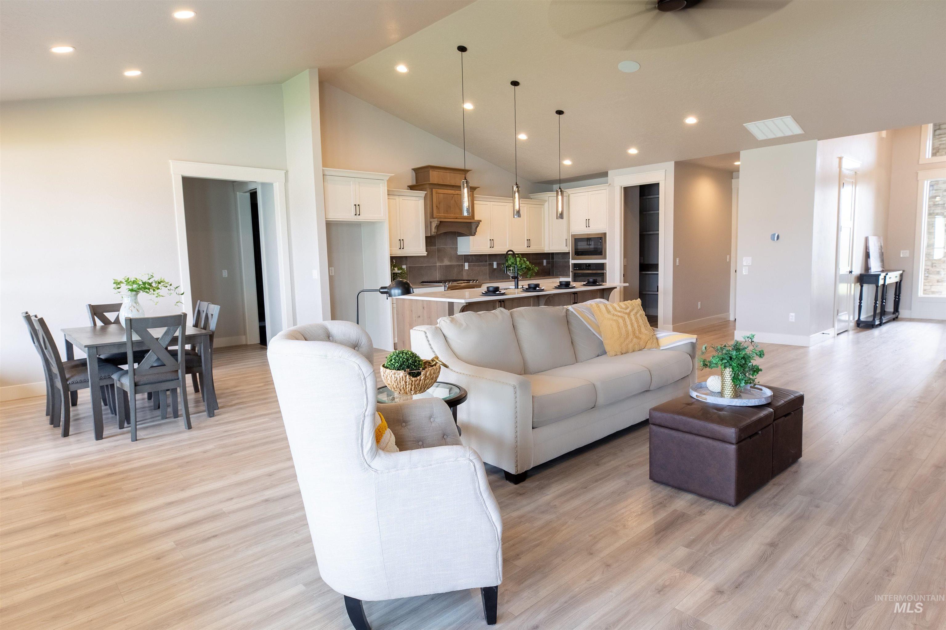 132 E Heliotrope Drive Property Photo 12